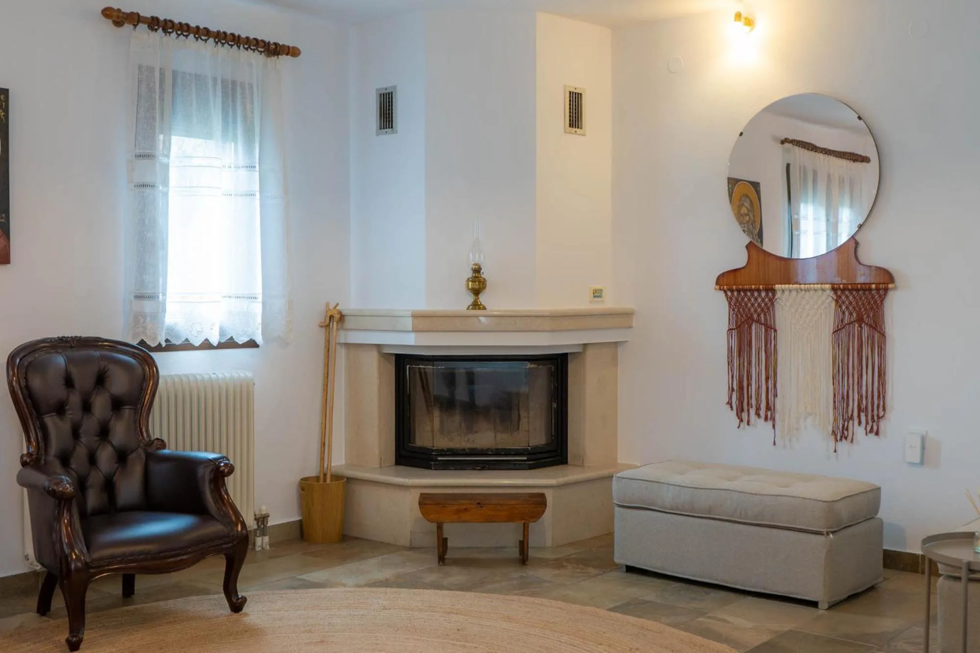 TV and multimedia in Postmans Apartment Under Meteora