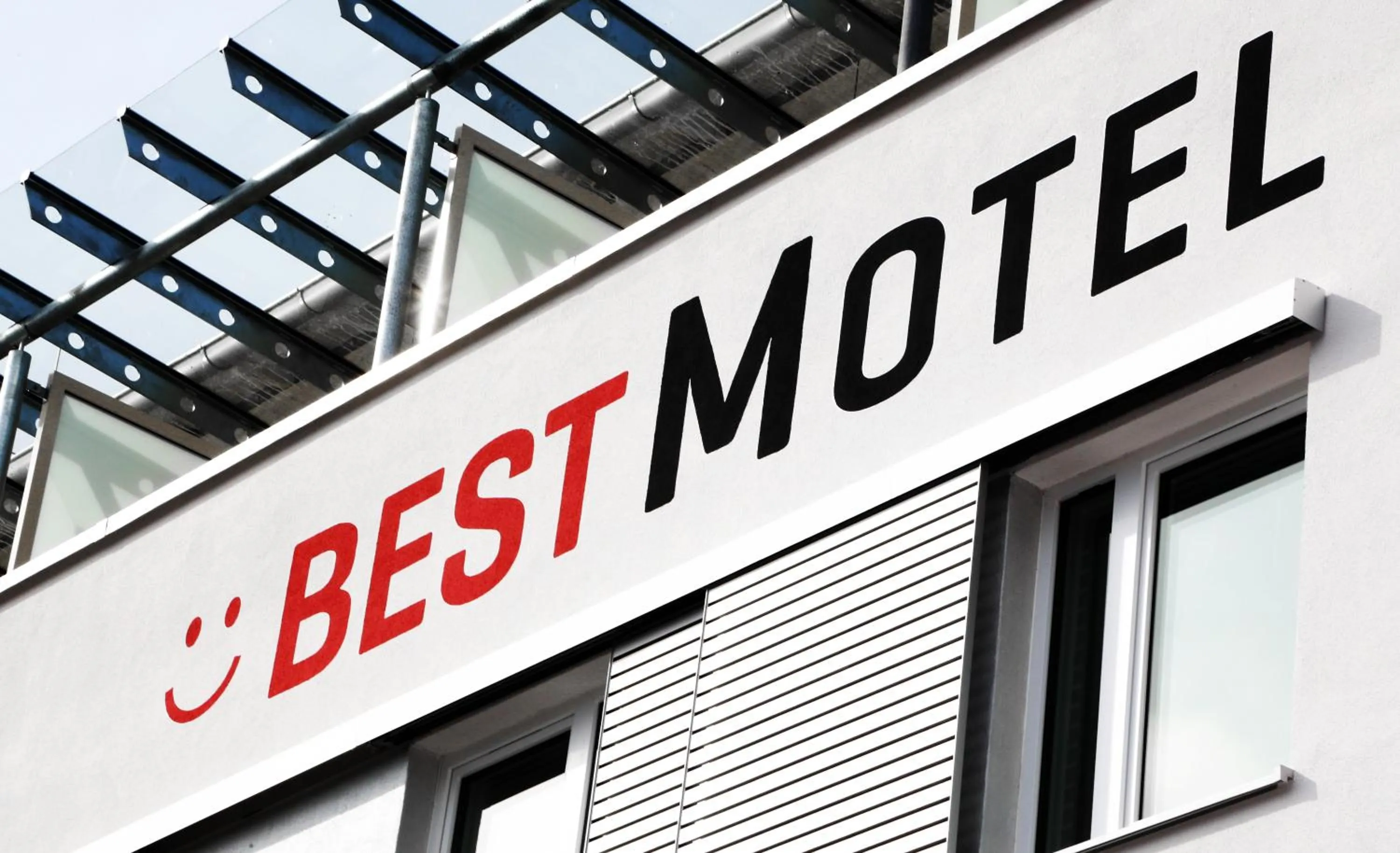 Facade/entrance in Best Motel