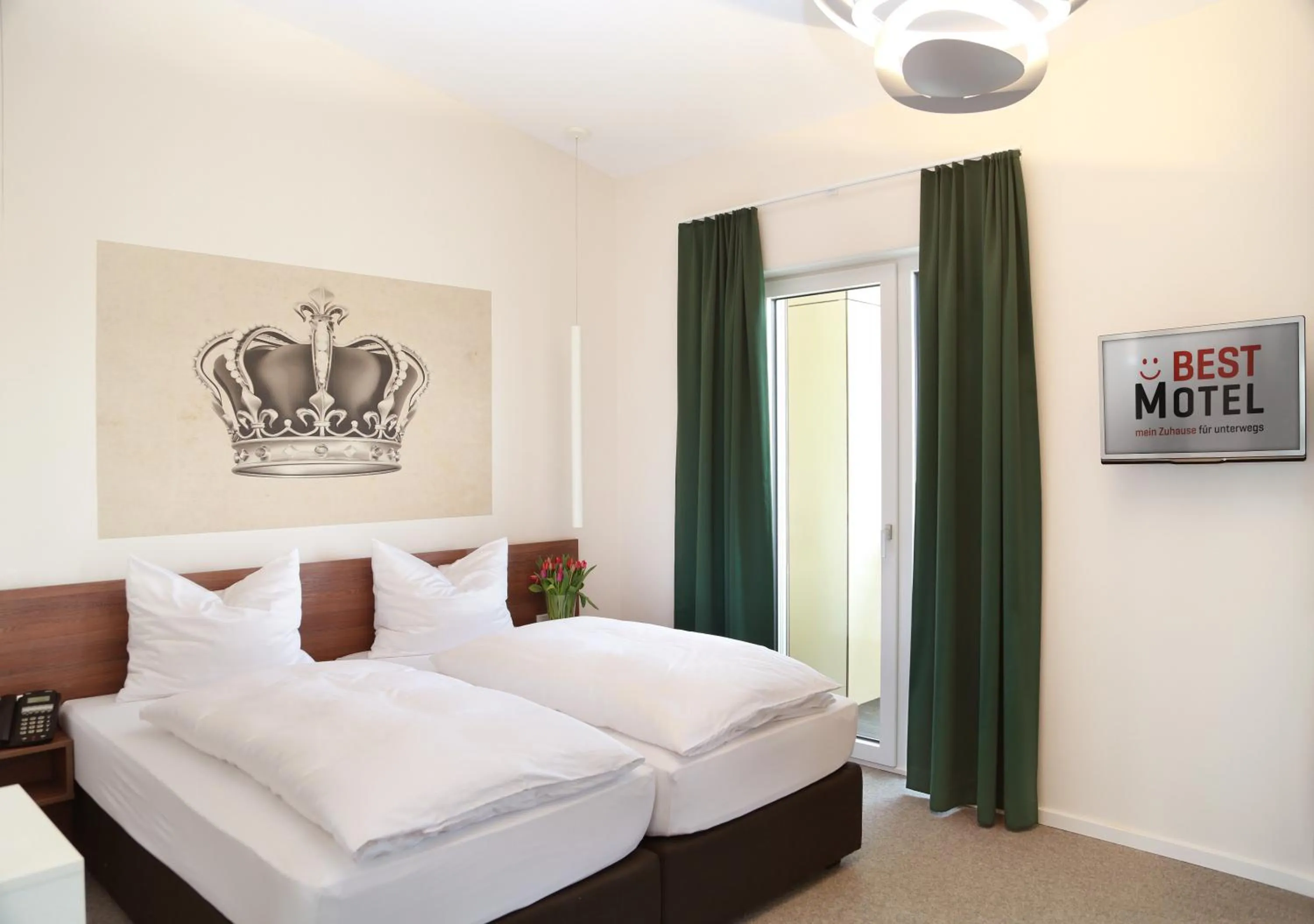 Bedroom, Bed in Best Motel