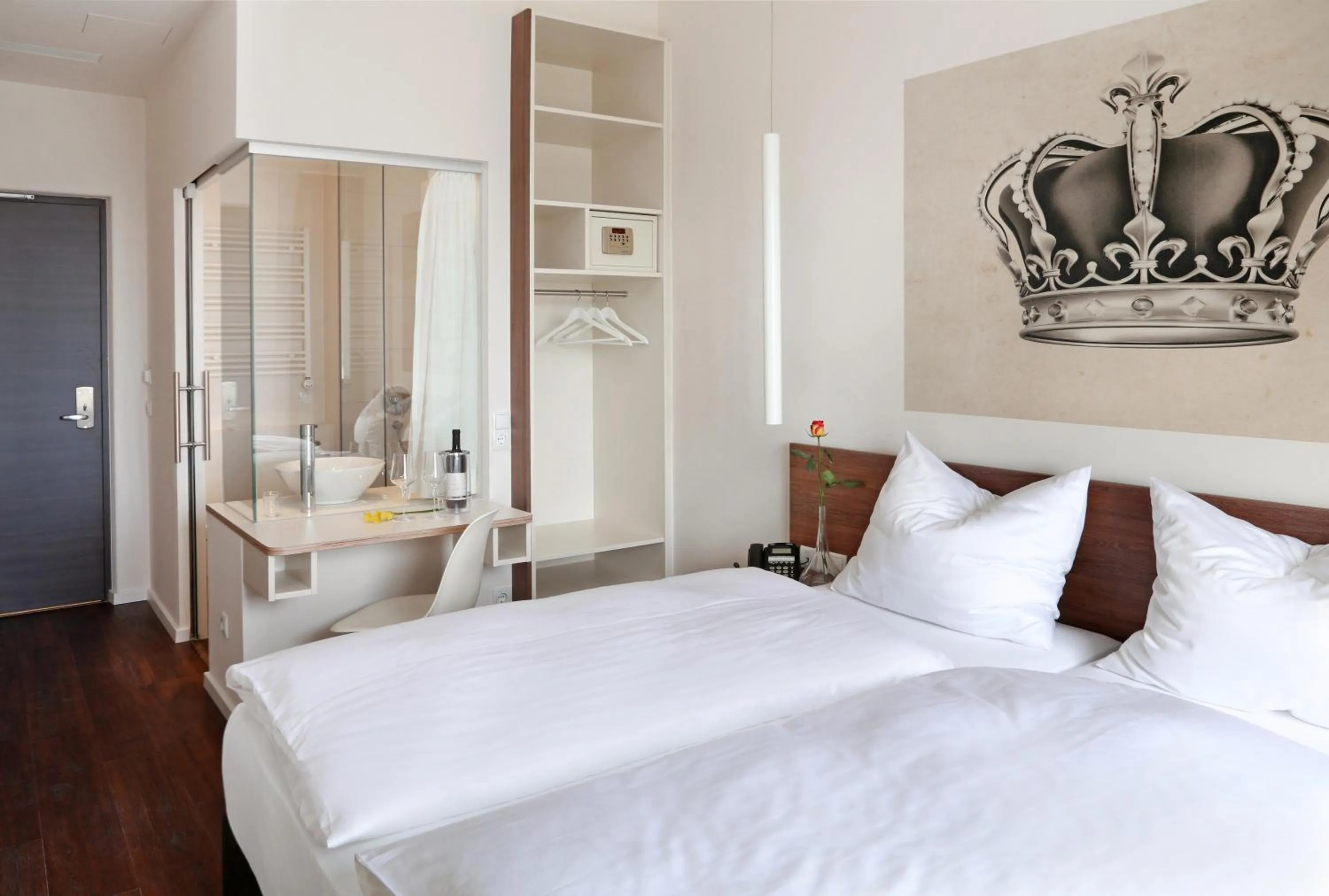 Bedroom, Bed in Best Motel