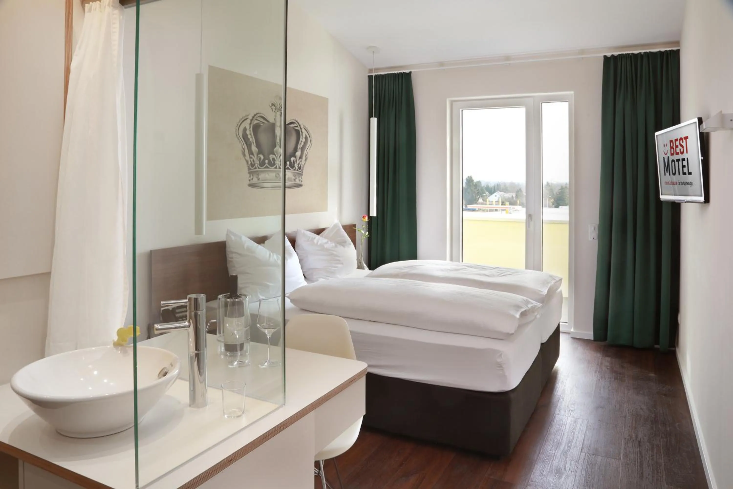 Bedroom, Bed in Best Motel