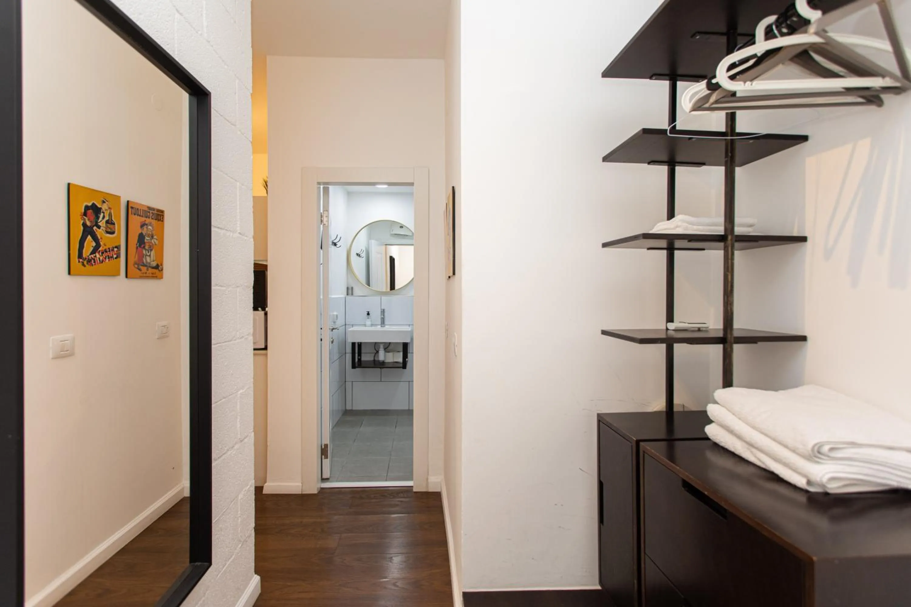 Bathroom, Bed in Hanasi 129 - Boutique Apartments