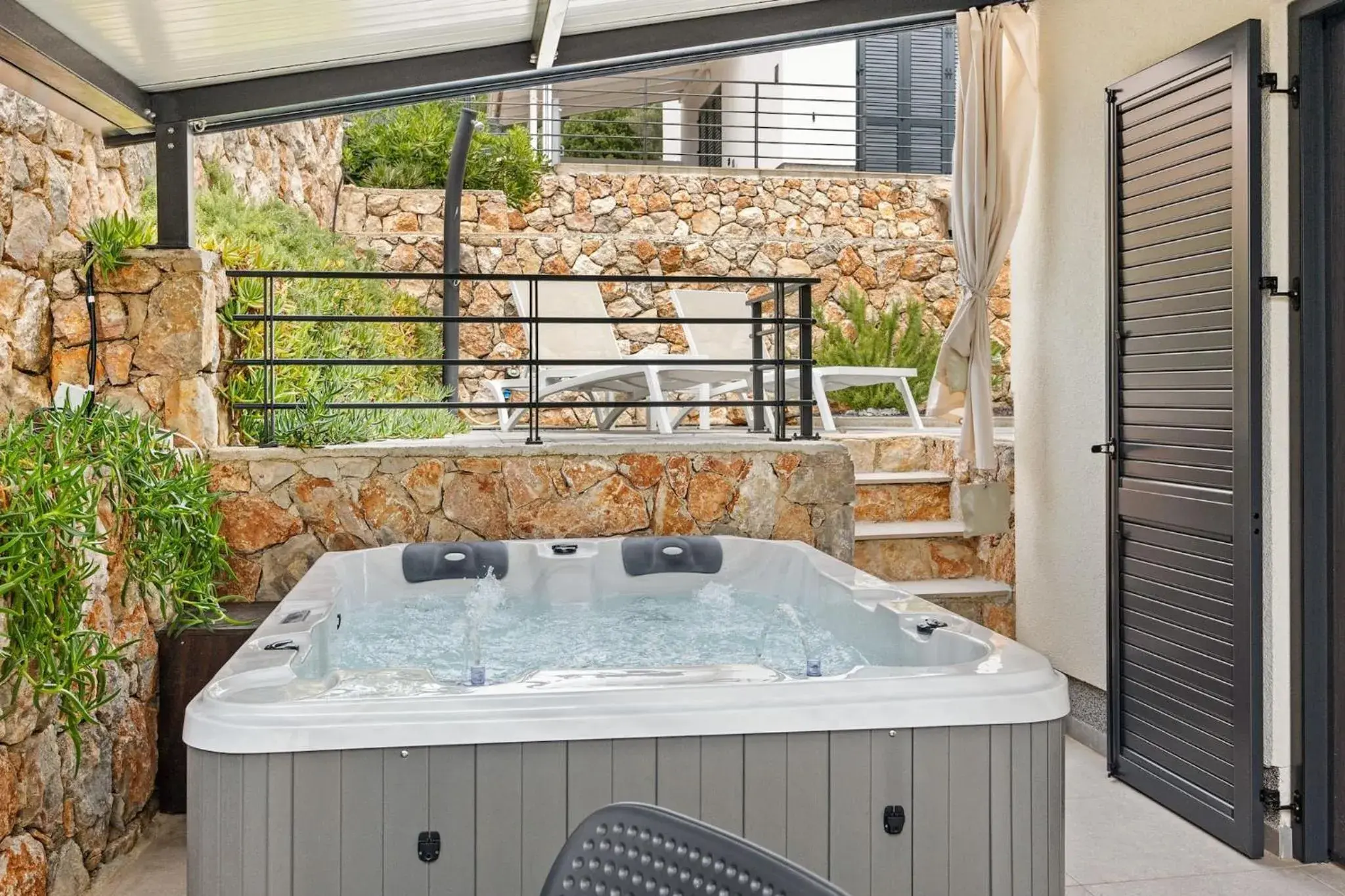 Crepsa Paradise with Jacuzzi - Couple Getaway Crepsa Paradise with Jacuzzi - Couple Getaway