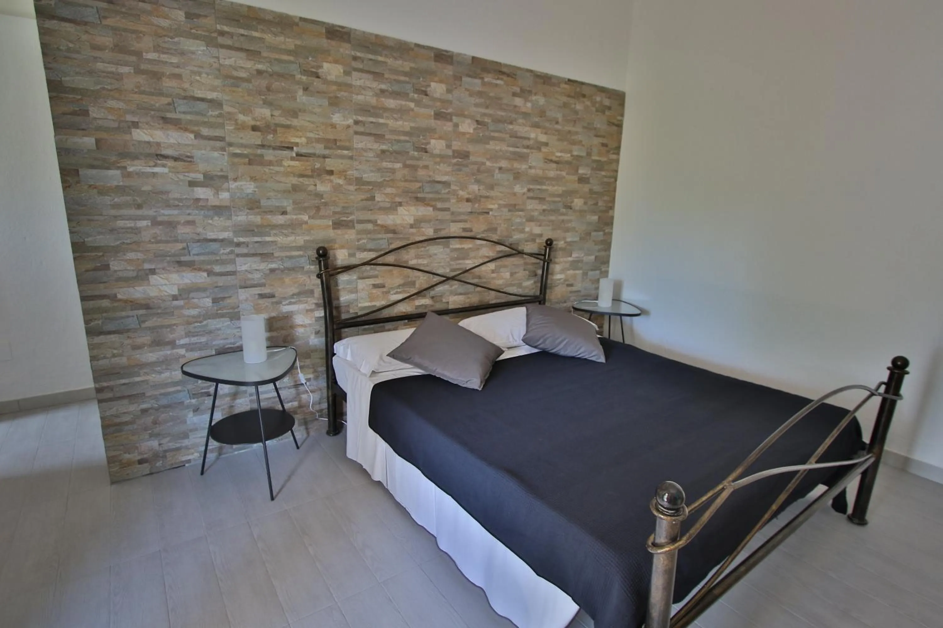 Photo of the whole room, Bed in Li Piri