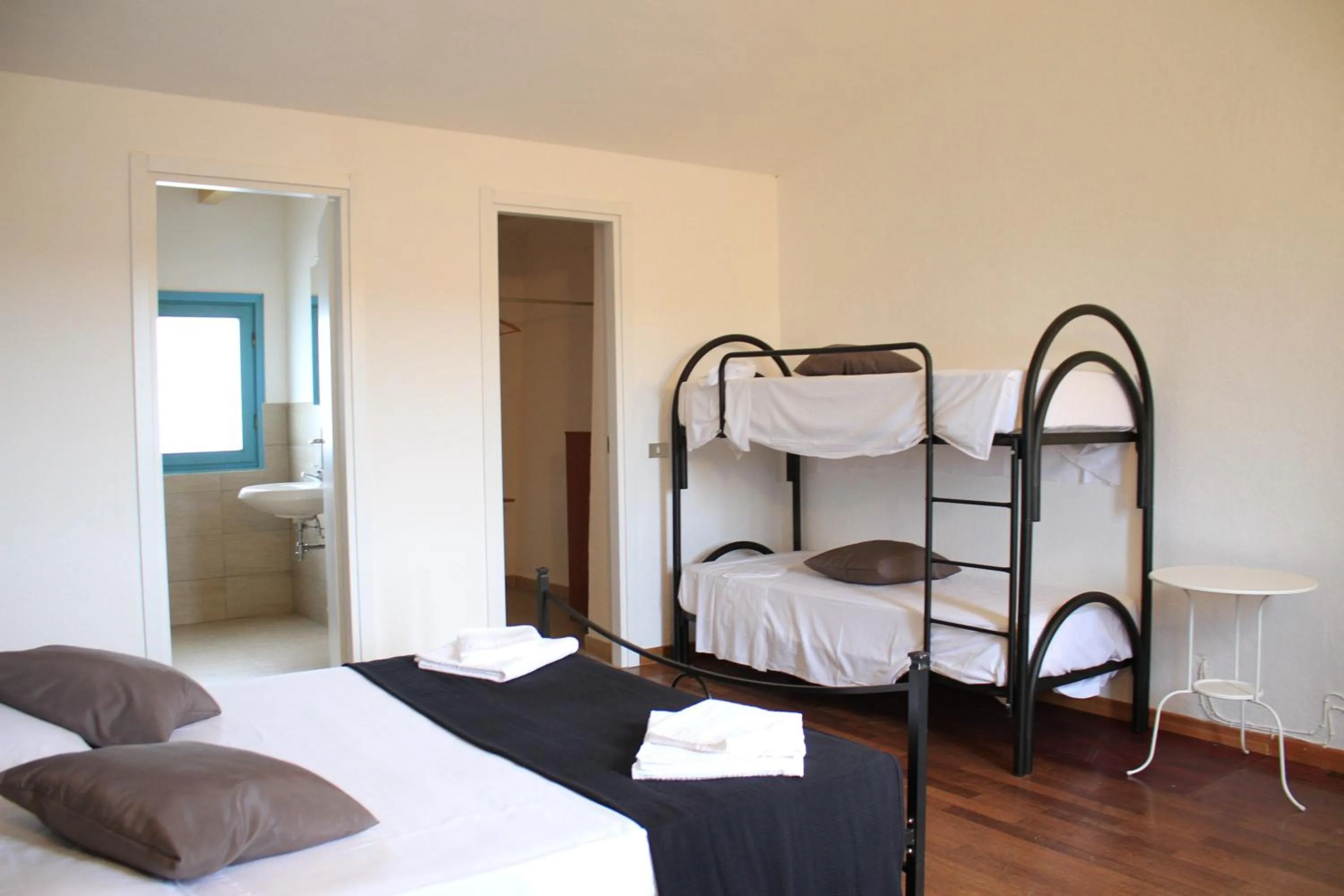 Bed in Li Piri