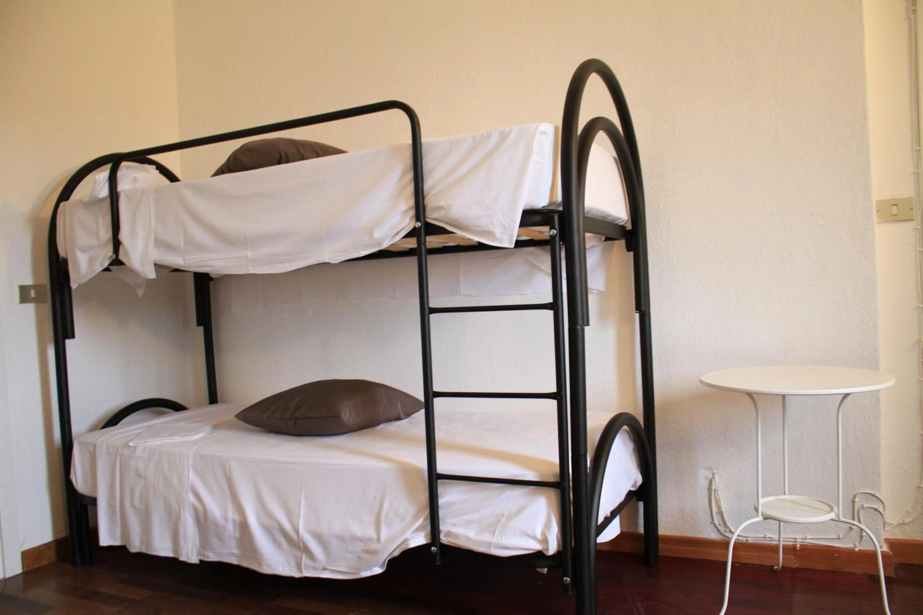 bunk bed, Bed in Li Piri