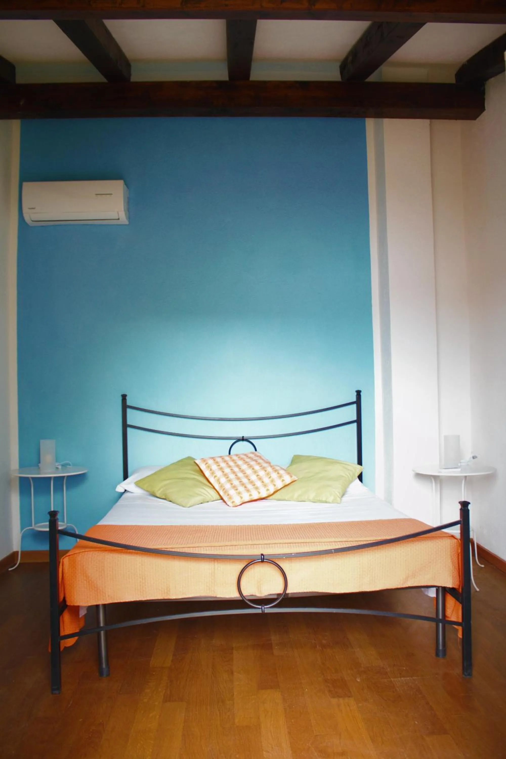 Bed in Li Piri
