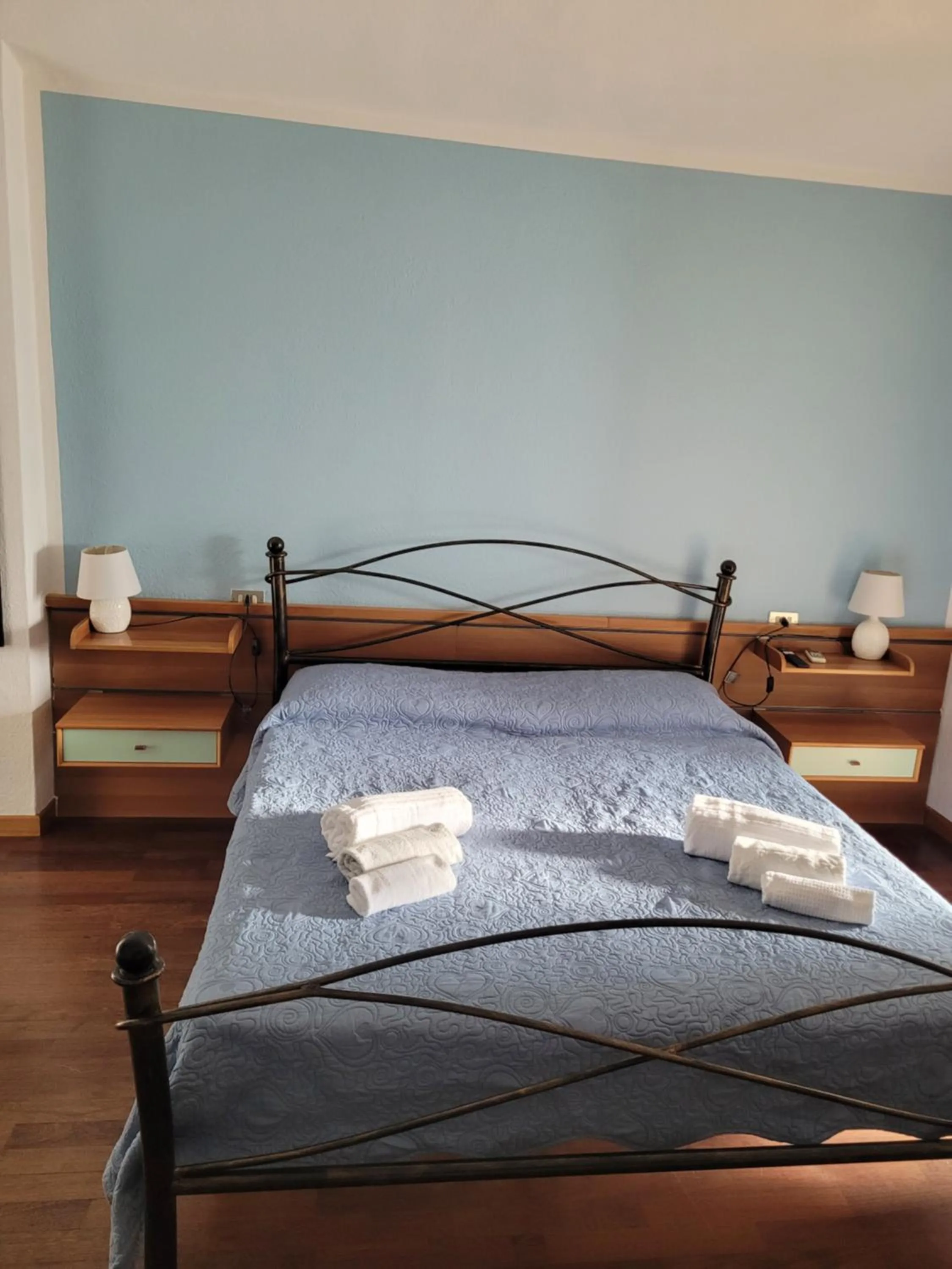 Bed in Li Piri