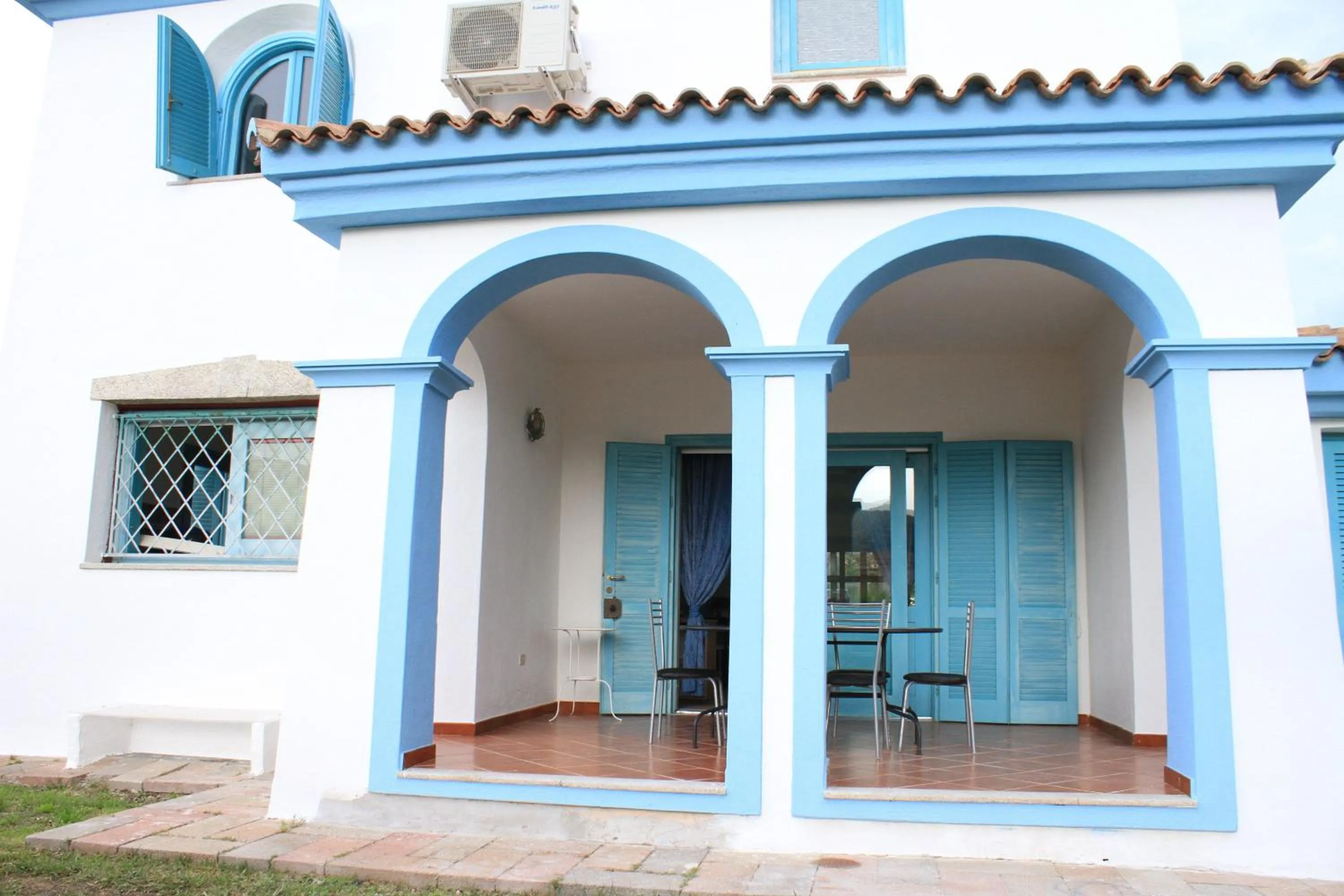 Facade/entrance in Li Piri