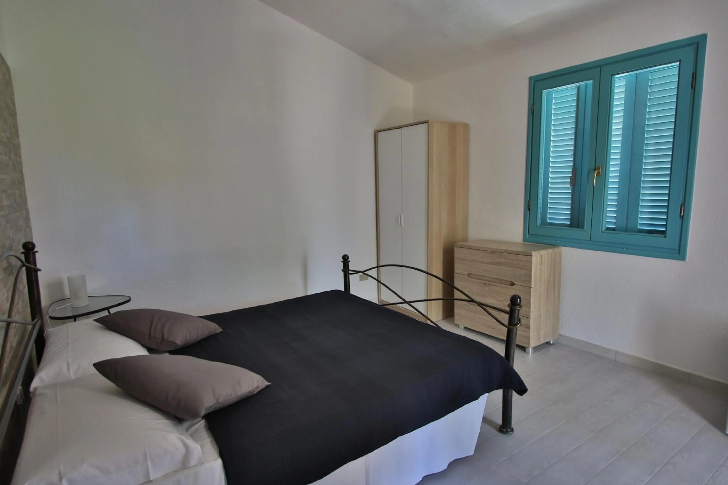 Photo of the whole room, Bed in Li Piri