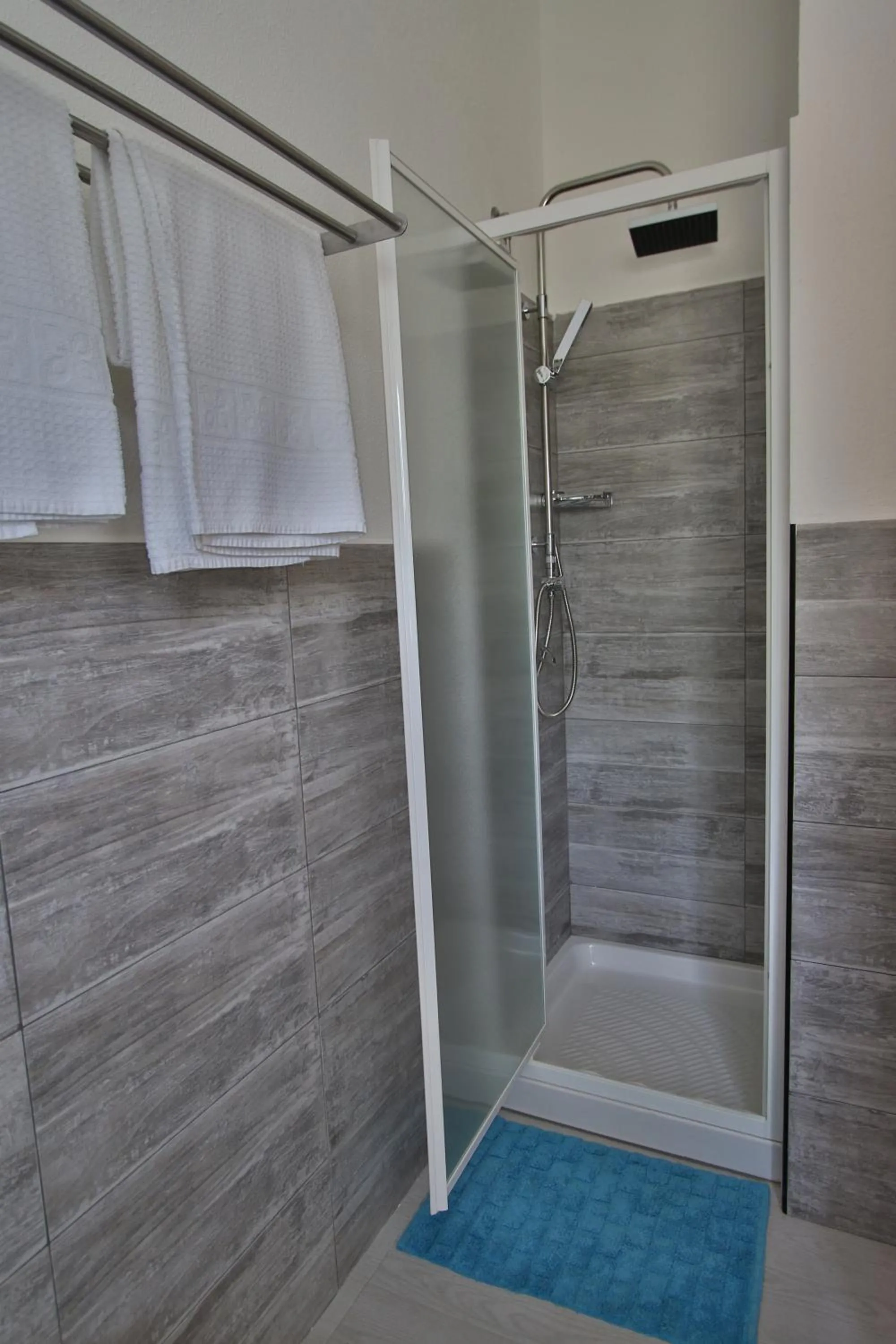 Shower in Li Piri