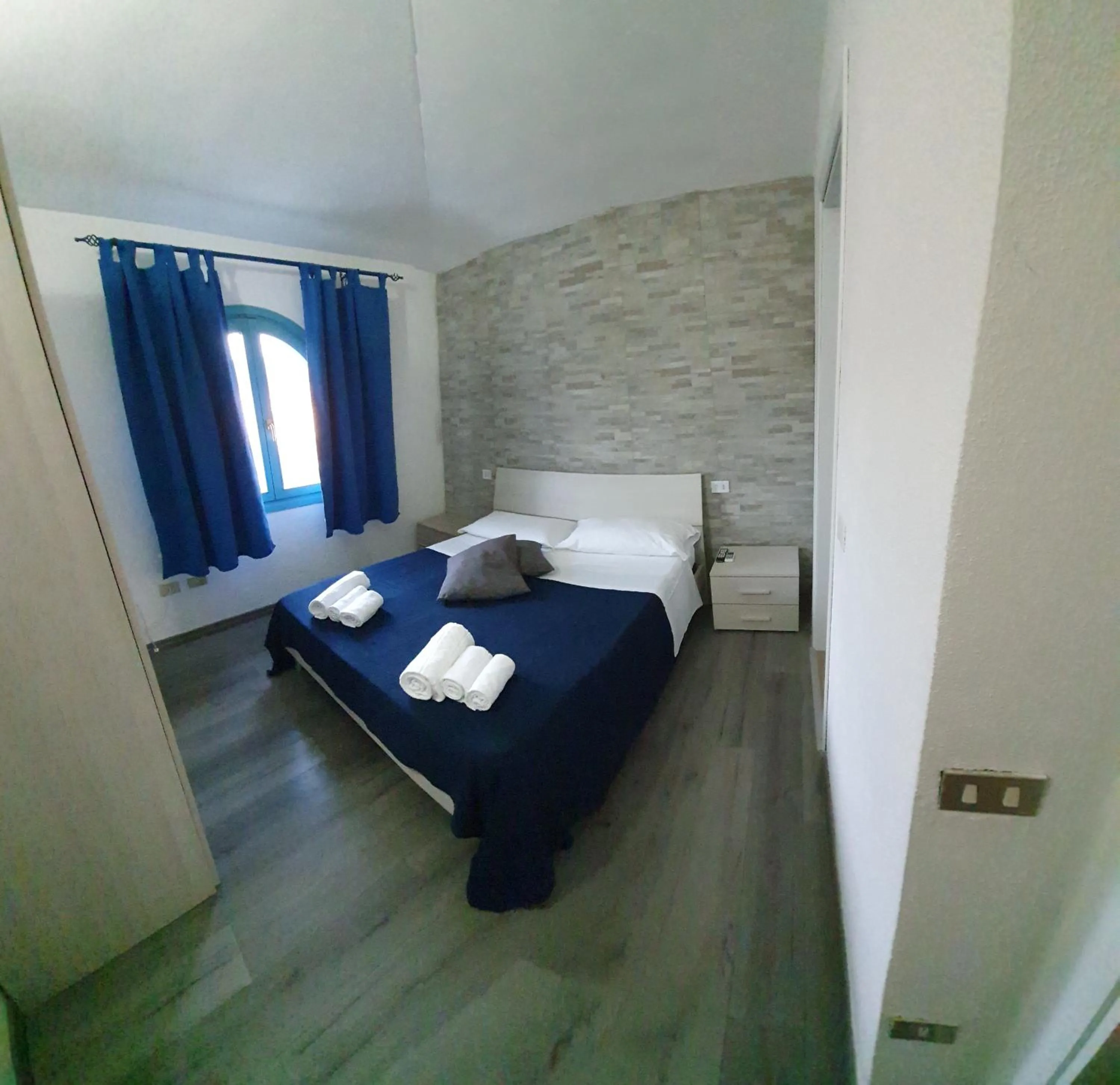 Bed in Li Piri