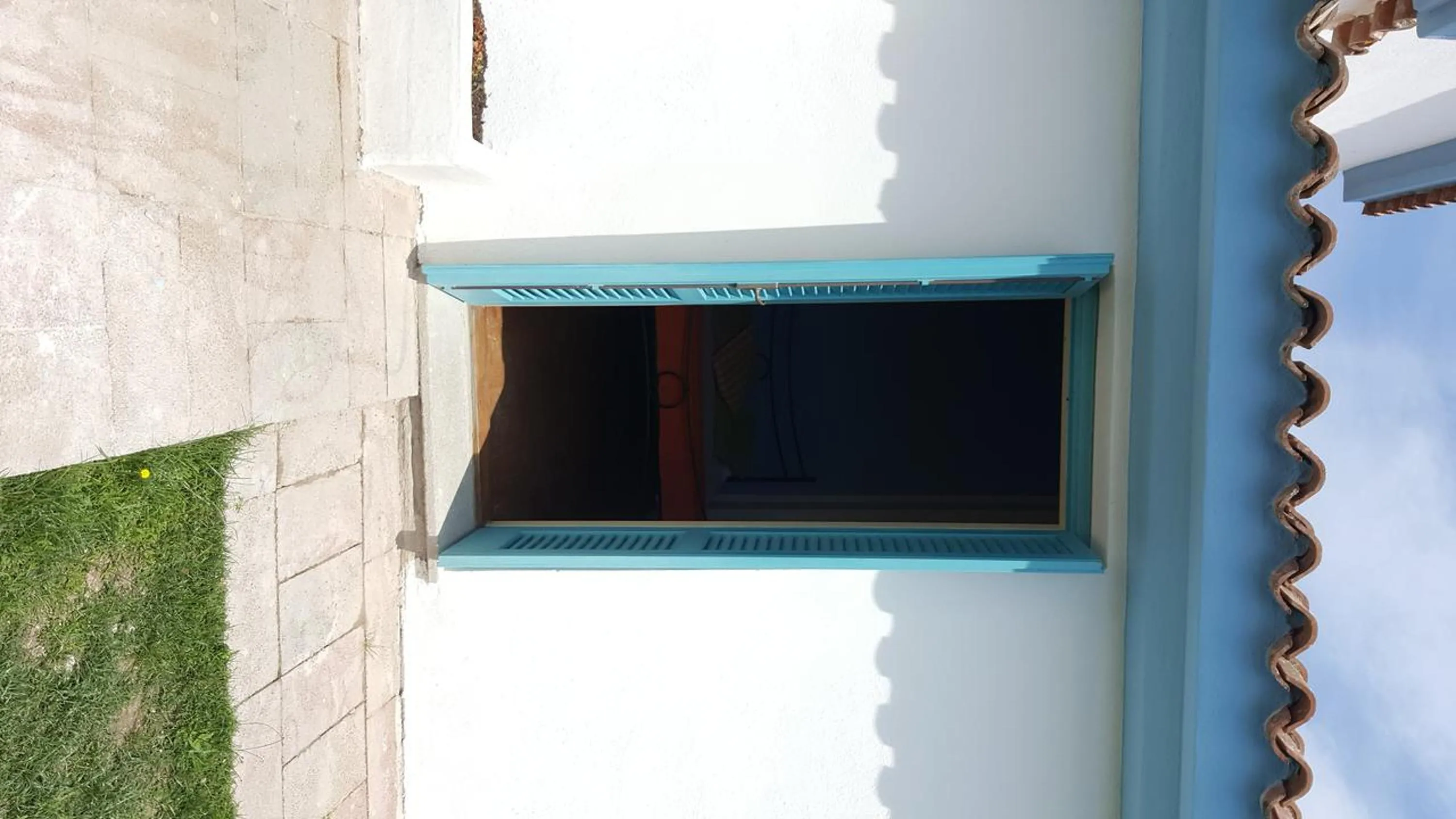 Facade/entrance in Li Piri