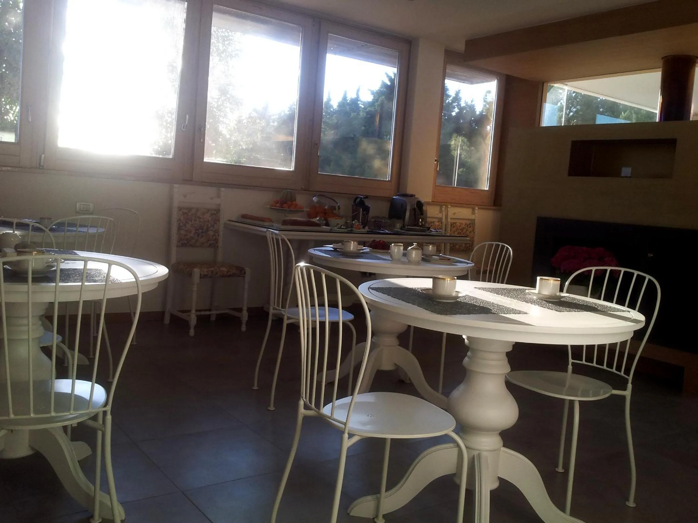 Restaurant/places to eat in Alfieri Cottage