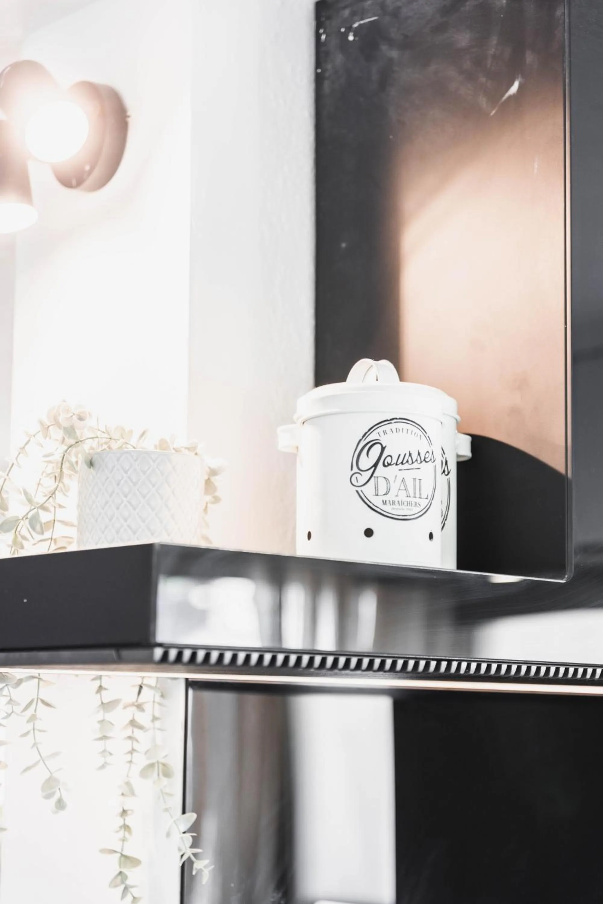 Kitchen or kitchenette in T3- un Oasis rénové et climatisé au centre de LGM