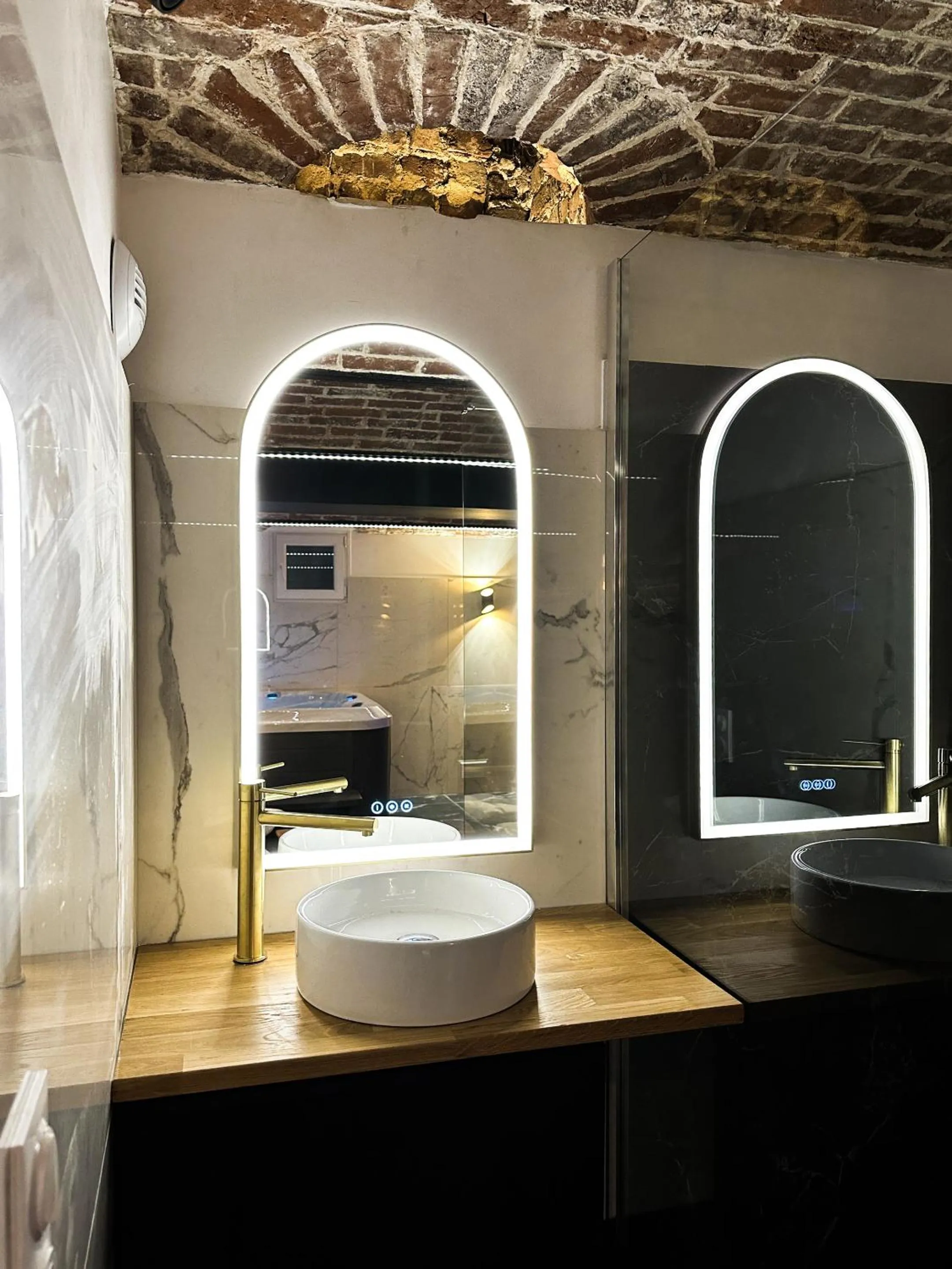 Bathroom in Le Bijou - Appartement, Sauna et Jacuzzi - Lille