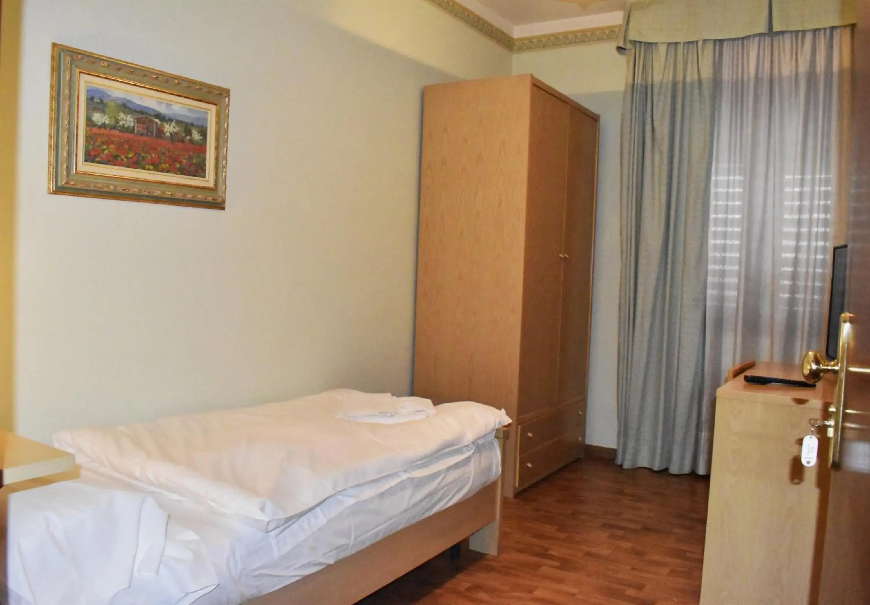 Single Room in VILLA NUOVA Single Room in VILLA NUOVA