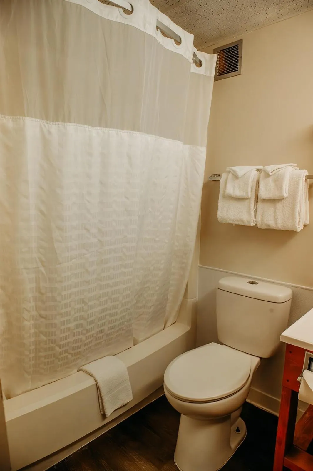 Country Garden & Suites