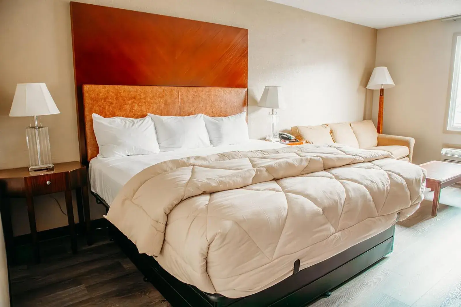 1 King Bed, Non-Smoking in Country Garden & Suites 1 King Bed, Non-Smoking in Country Garden & Suites