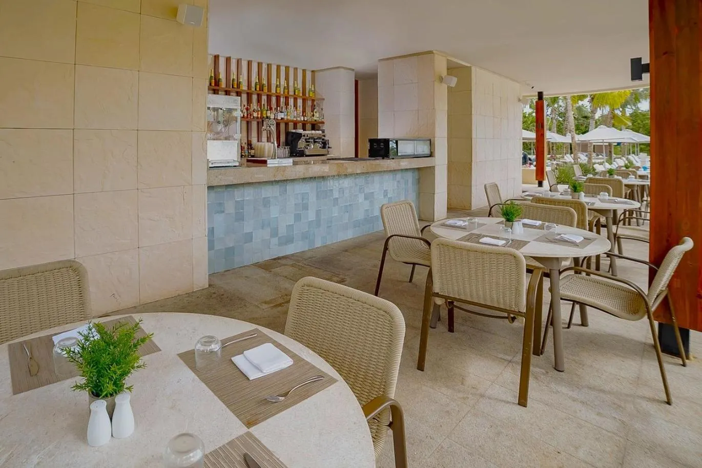 Lounge or bar in Family Selection at Grand Palladium Kantenah Resort & Spa - All Inclusive