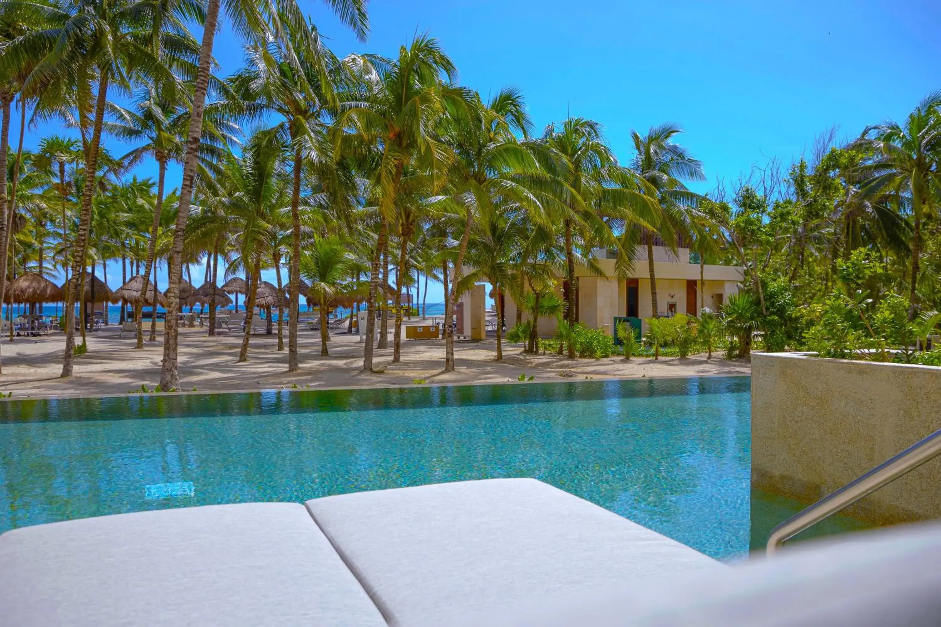 Family Selection Junior Suite Swim up Beachfront - single occupancy in Family Selection at Grand Palladium Kantenah Resort & Spa - All Inclusive Family Selection Junior Suite Swim up Beachfront - single occupancy in Family Selection at Grand Palladium Kantenah Resort & Spa - All Inclusive