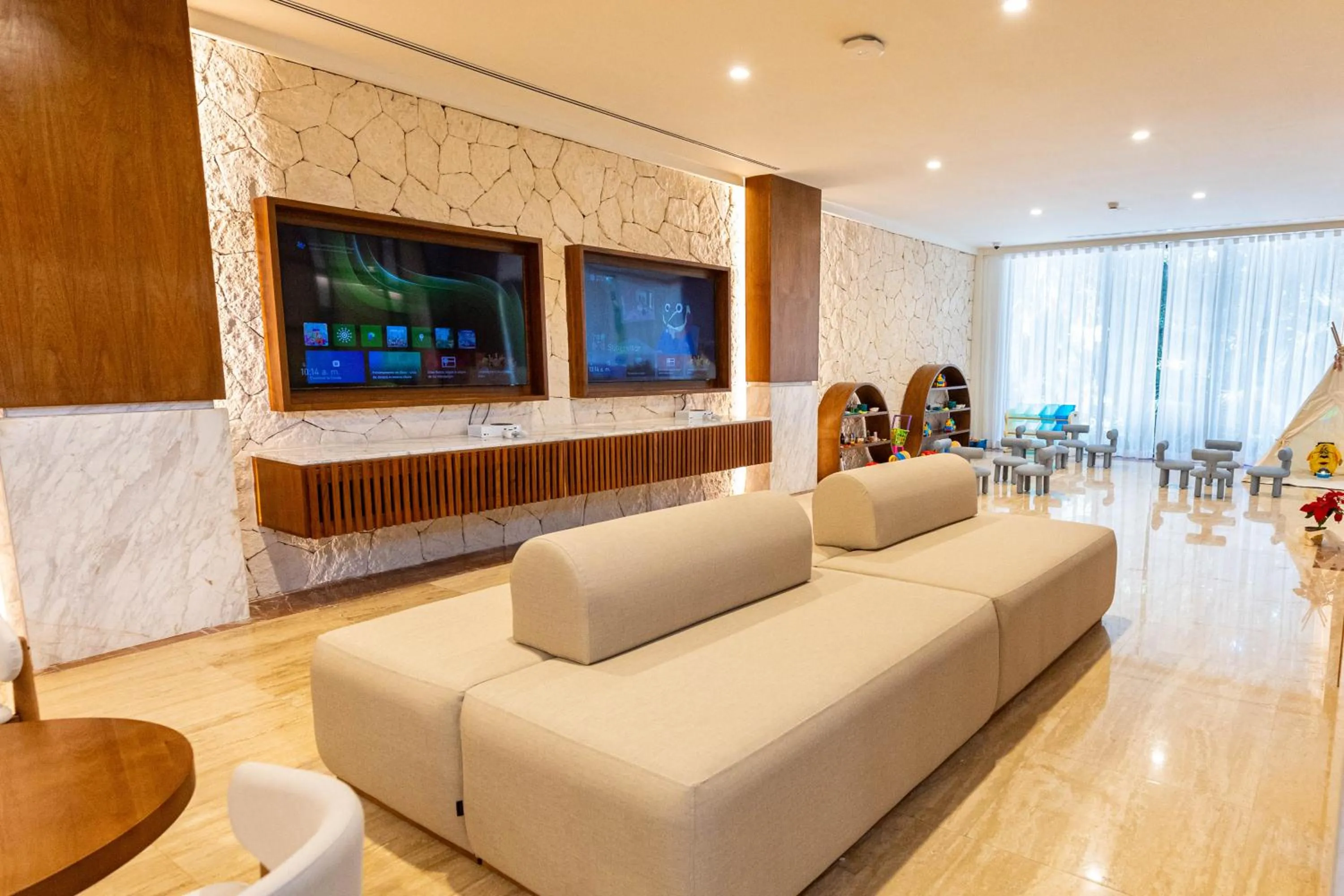 Communal lounge/ TV room in Family Selection at Grand Palladium Kantenah Resort & Spa - All Inclusive