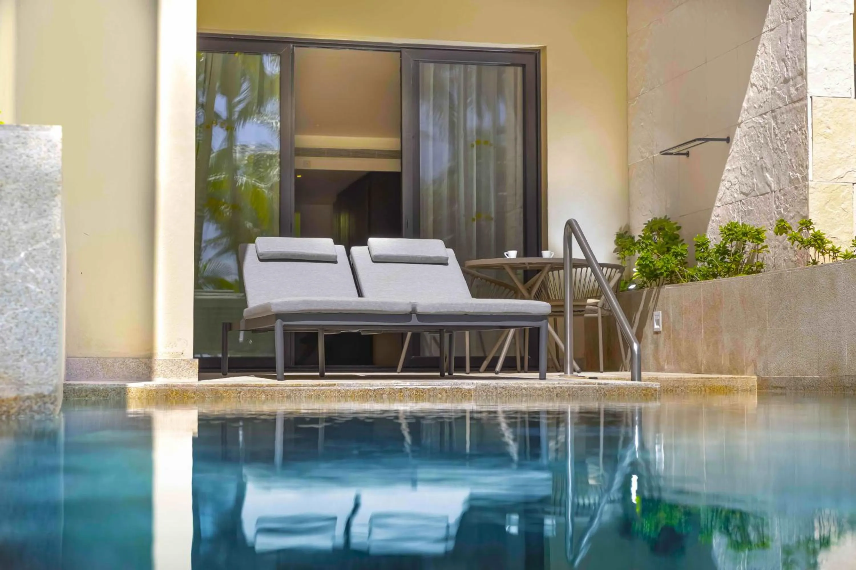 Swimming pool in Family Selection at Grand Palladium Kantenah Resort & Spa - All Inclusive