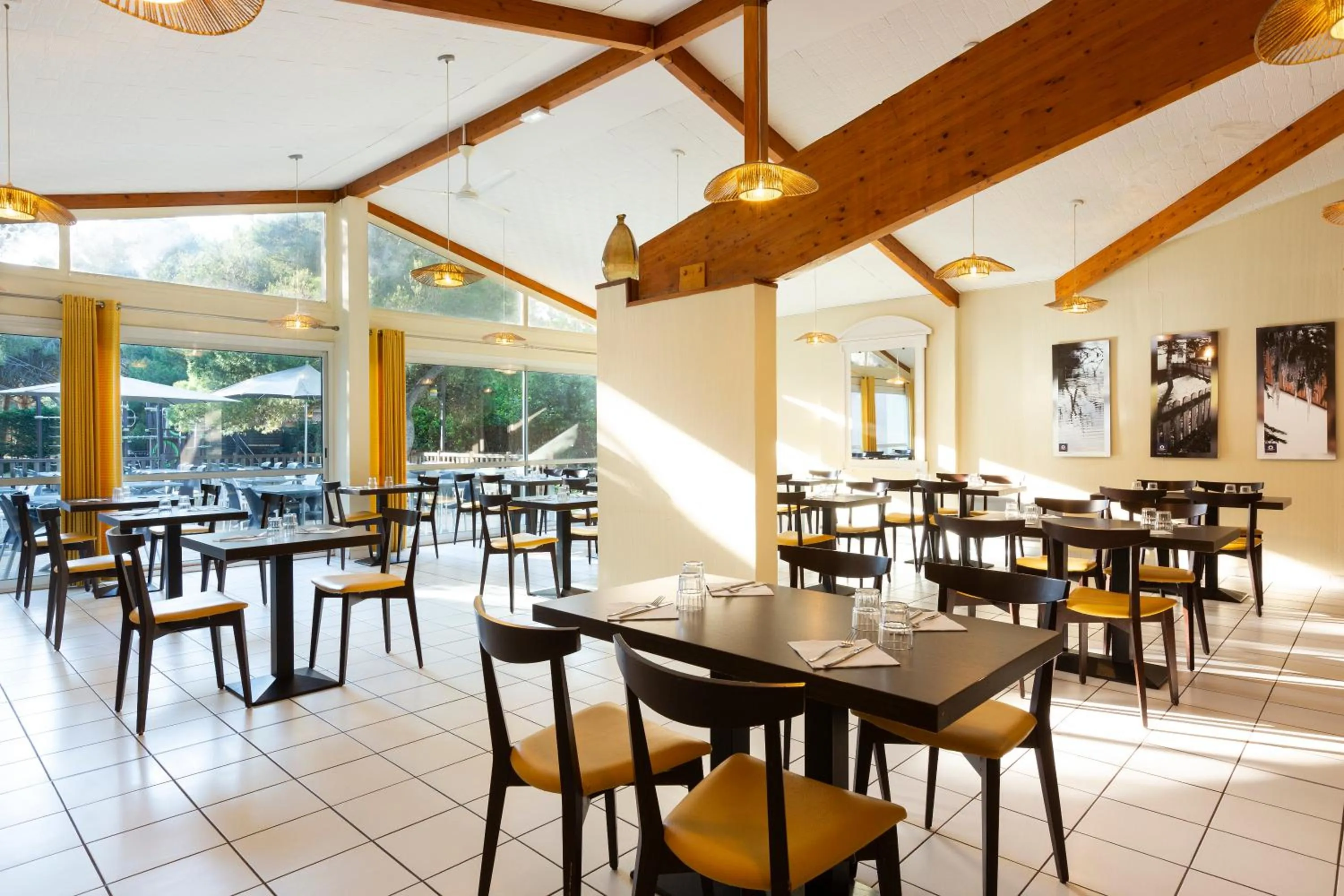 Restaurant/places to eat in SOWELL HÔTELS Les Jardins du Cap