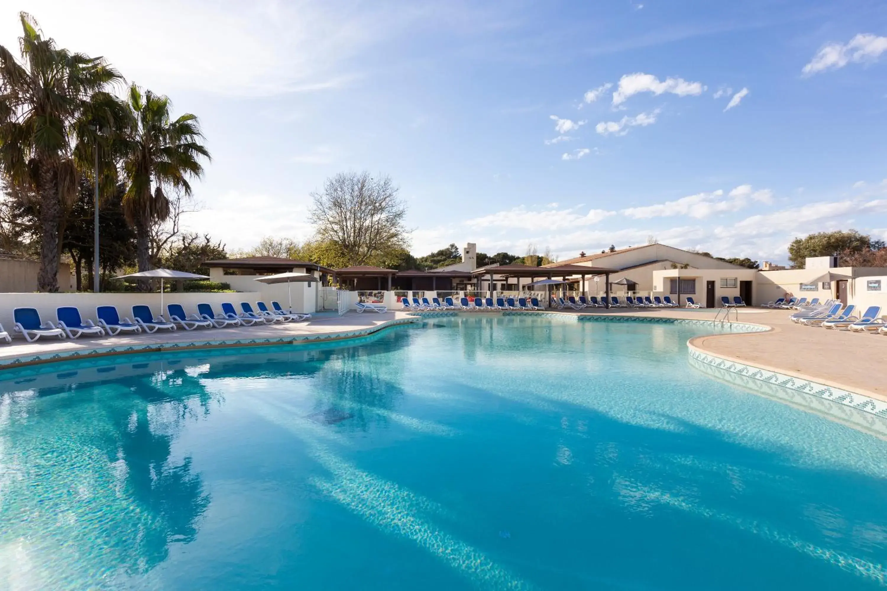 Swimming pool in SOWELL HÔTELS Les Jardins du Cap Swimming pool in SOWELL HÔTELS Les Jardins du Cap