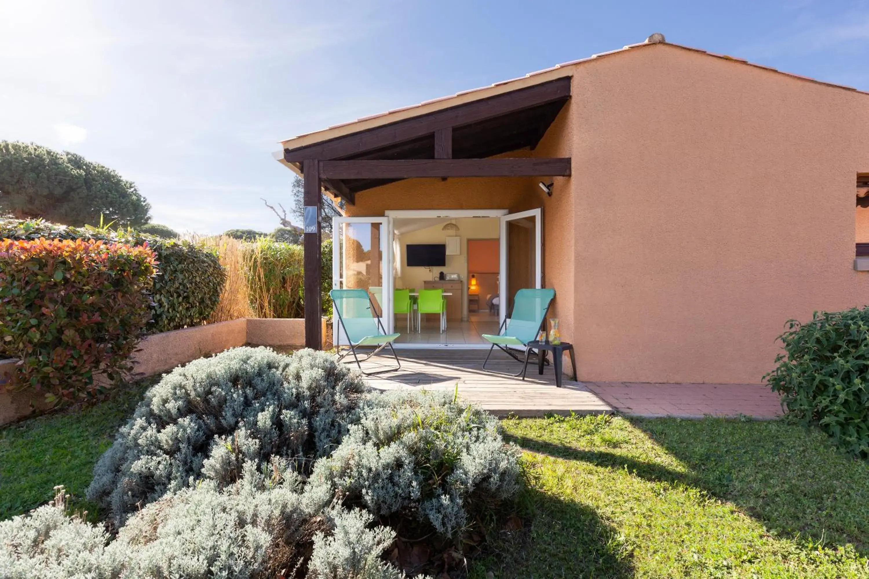 Photo of the whole room in SOWELL HÔTELS Les Jardins du Cap Photo of the whole room in SOWELL HÔTELS Les Jardins du Cap