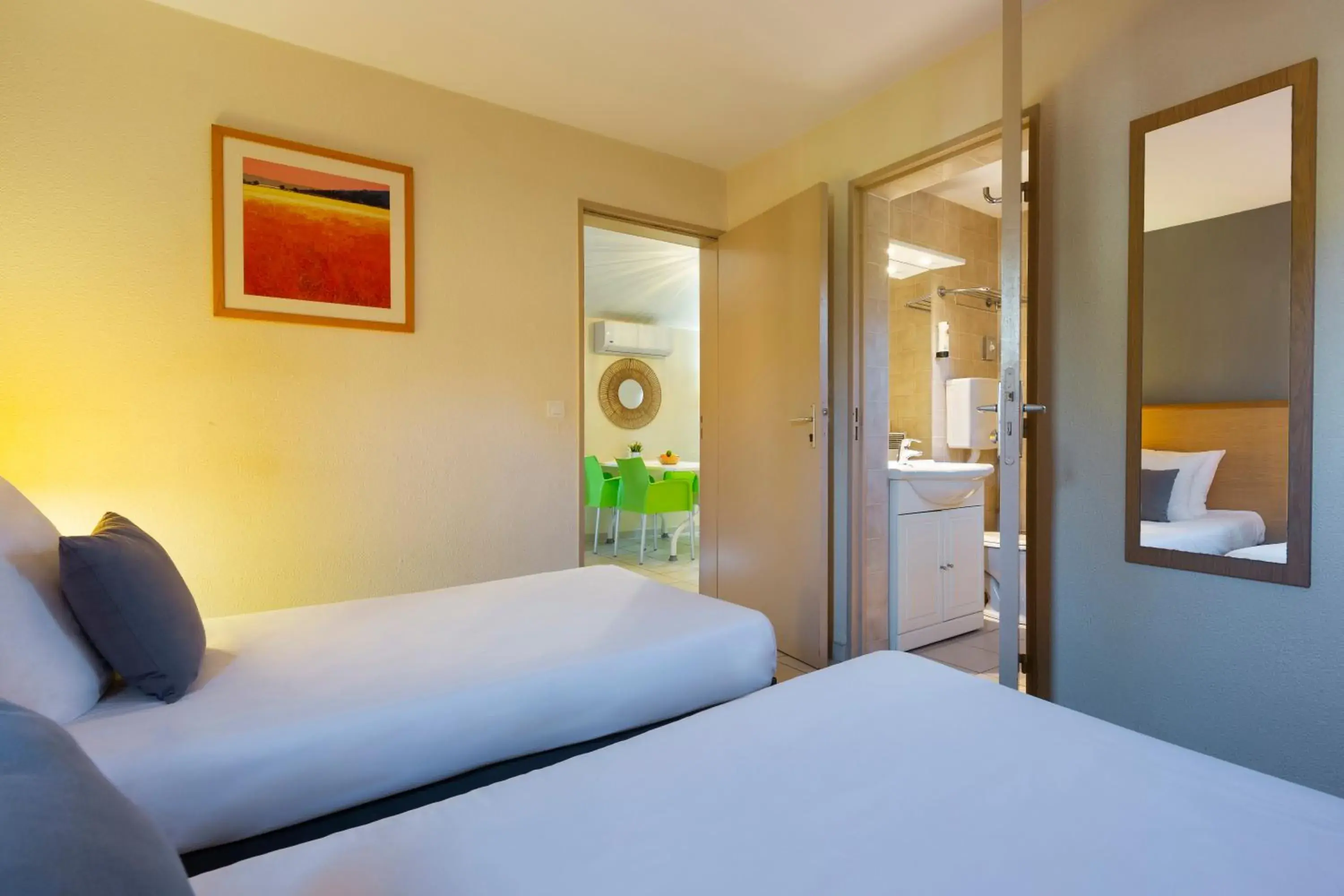 Bedroom, Bed in SOWELL HÔTELS Les Jardins du Cap Bedroom, Bed in SOWELL HÔTELS Les Jardins du Cap