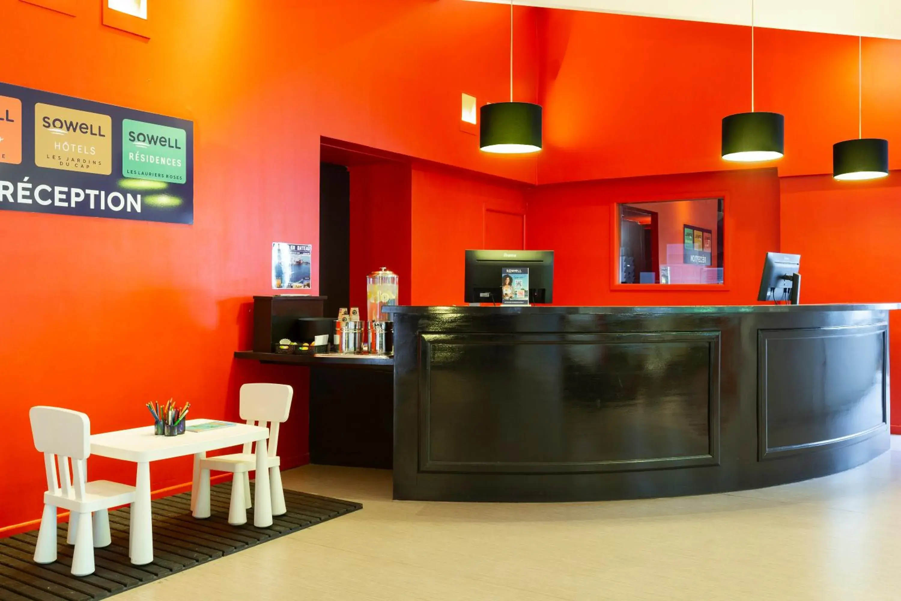 Lobby or reception in SOWELL HÔTELS Les Jardins du Cap Lobby or reception in SOWELL HÔTELS Les Jardins du Cap