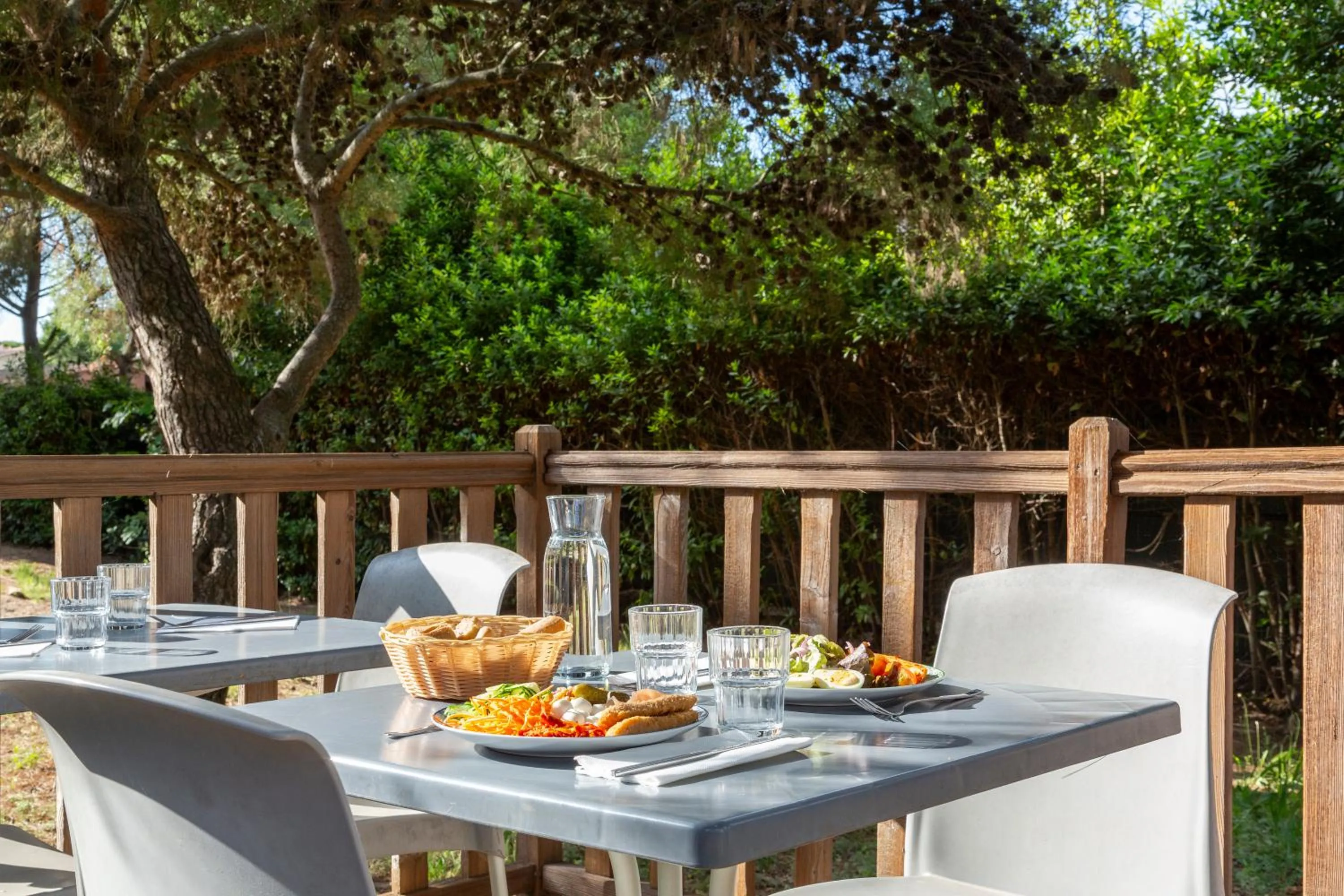 Restaurant/places to eat in SOWELL HÔTELS Les Jardins du Cap