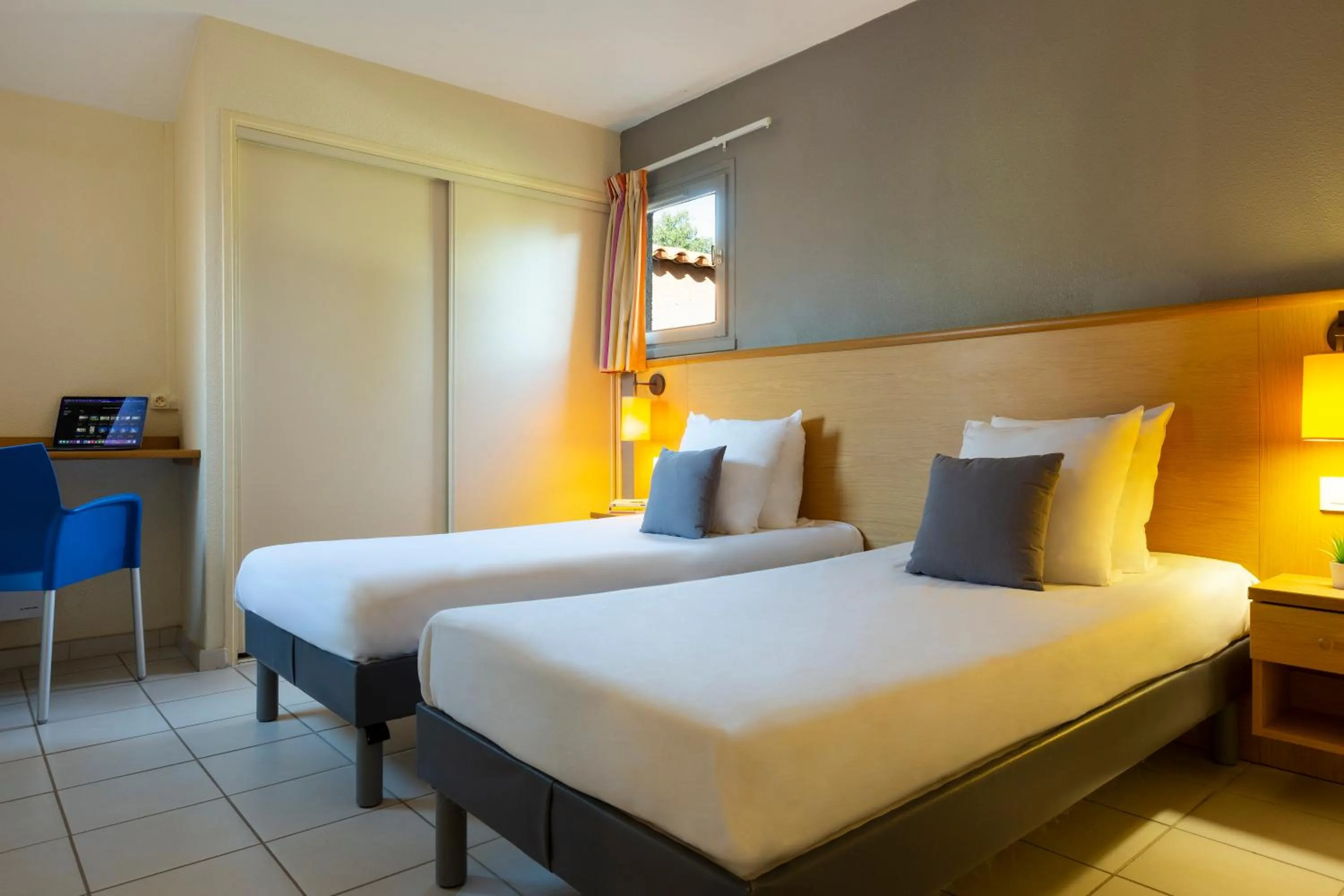 Bedroom, Bed in SOWELL HÔTELS Les Jardins du Cap