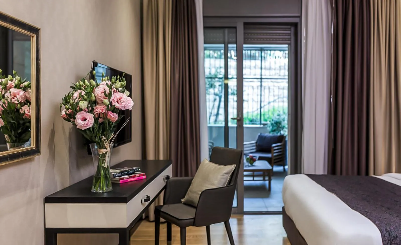 Seating area, Bed in Stay Kook Jerusalem