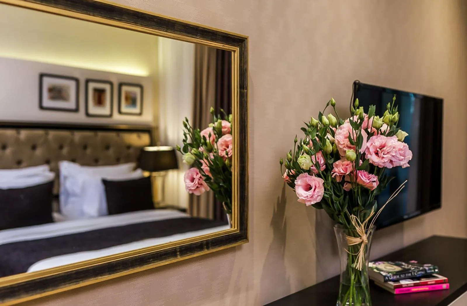 Decorative detail, Bed in Stay Kook Jerusalem