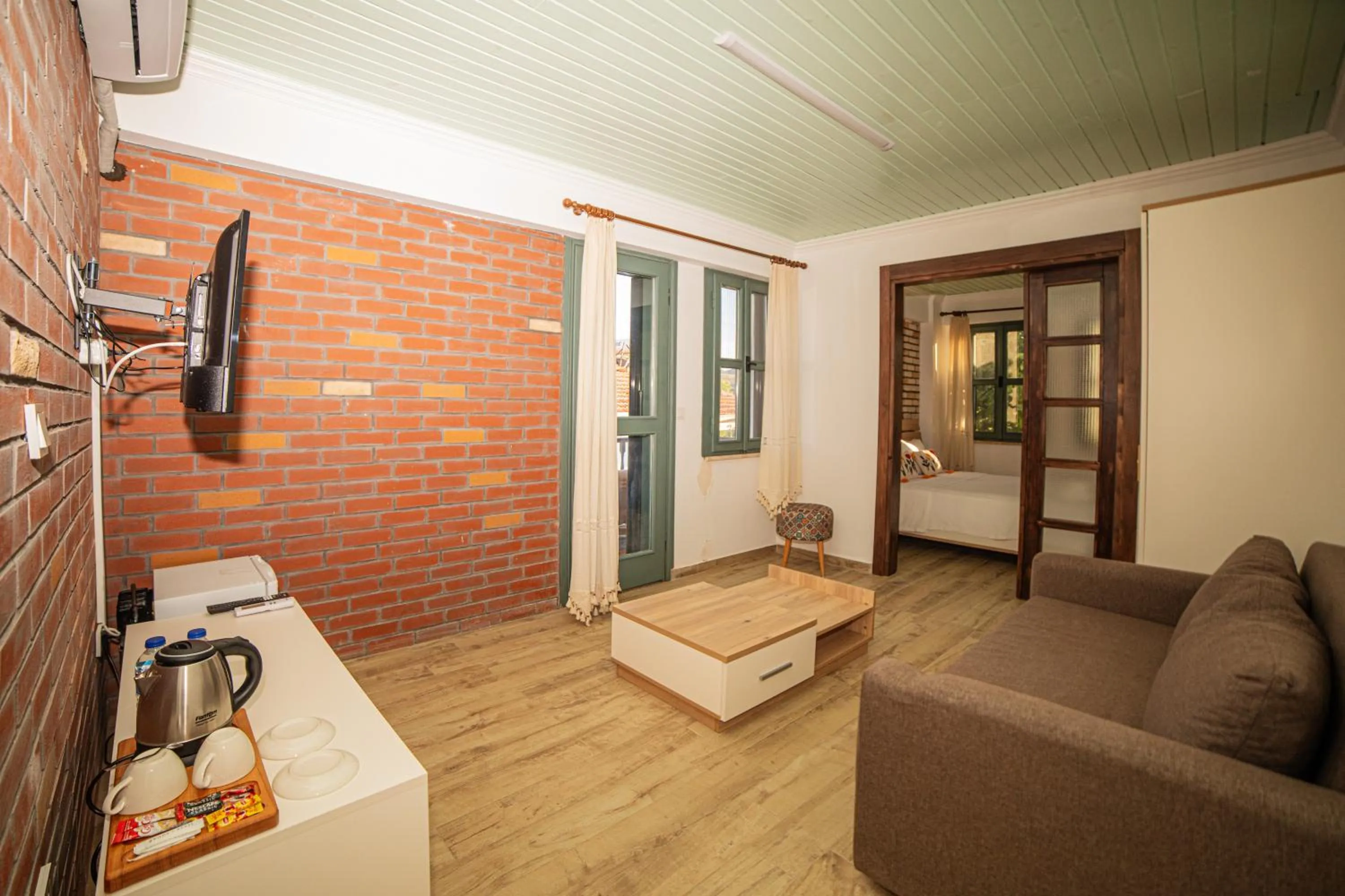 TV and multimedia in Paradise İmroz Butik Otel