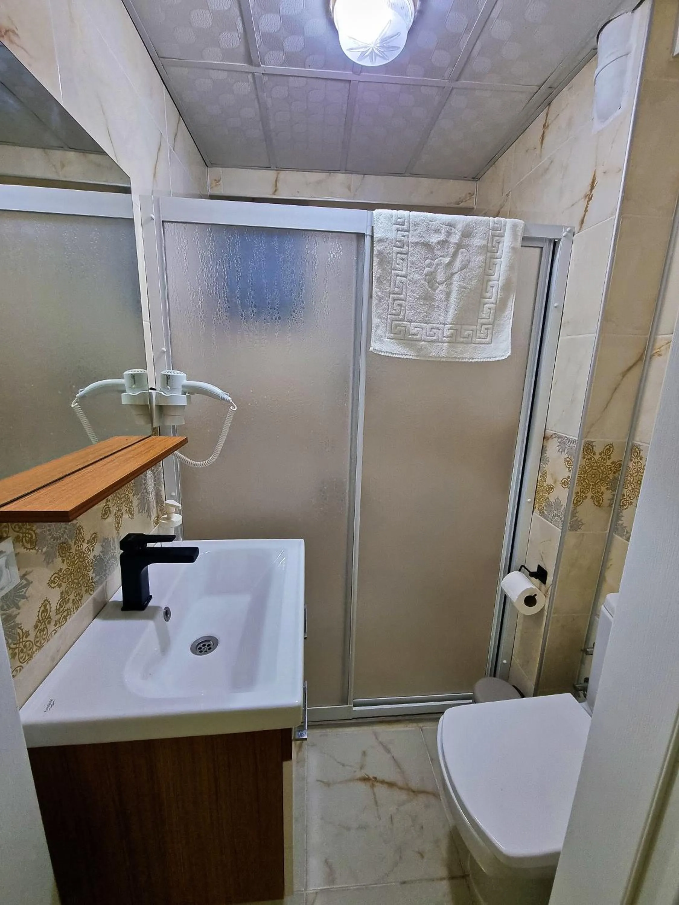 Shower in Paradise İmroz Butik Otel