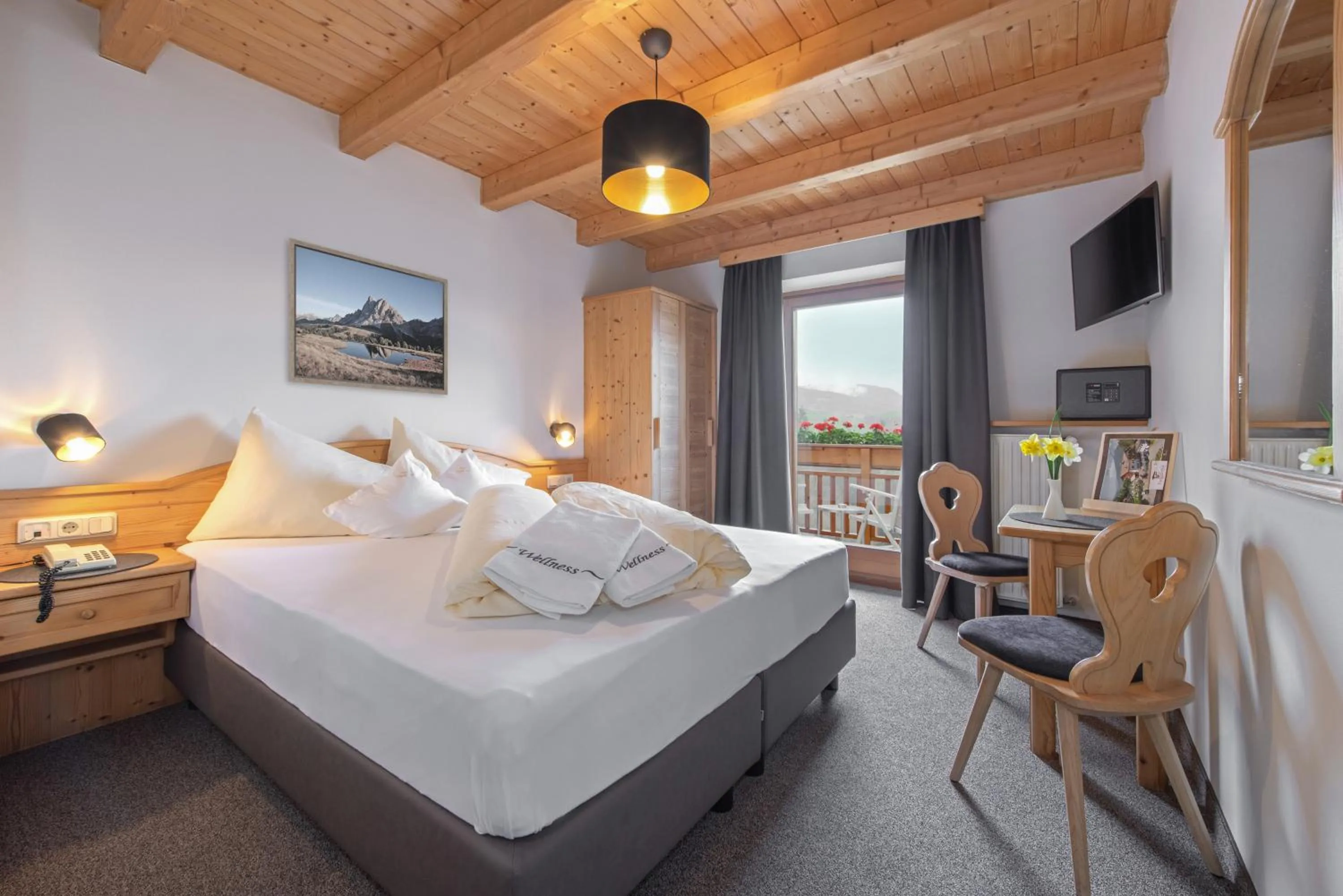 Photo of the whole room, Bed in Hotel Torgglerhof