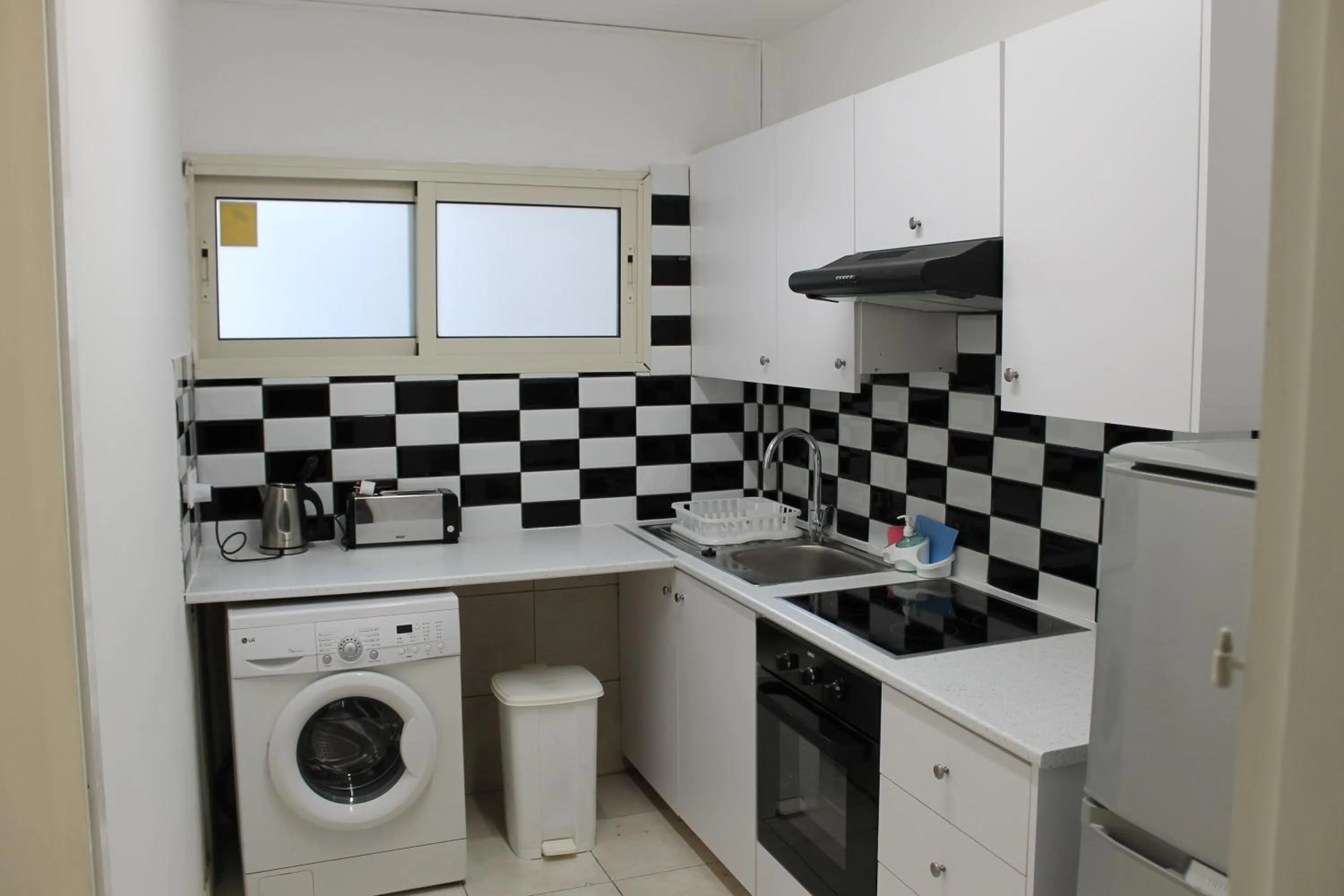 Kitchen or kitchenette in Stephanie City Apartments