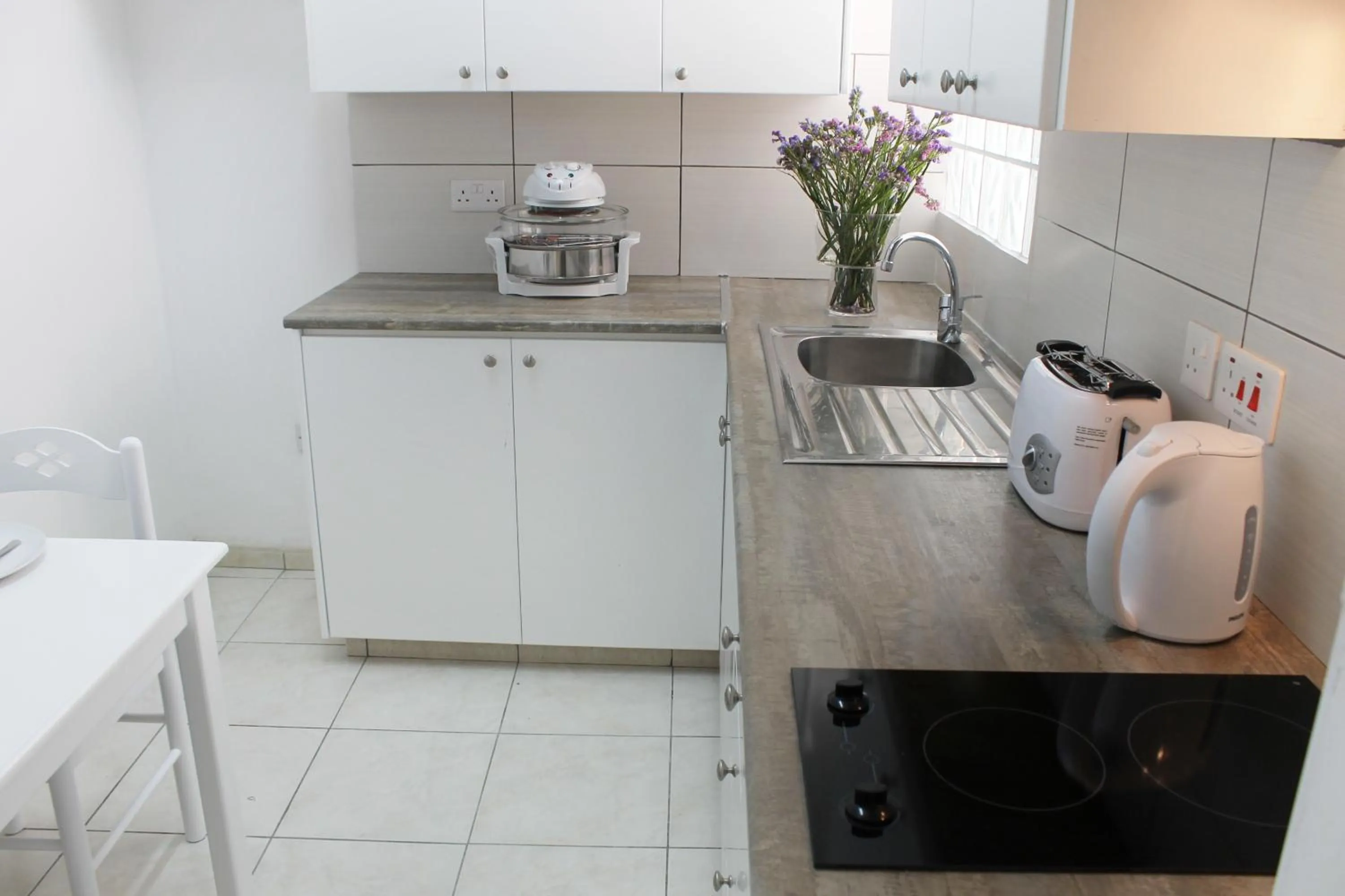 Kitchen or kitchenette in Stephanie City Apartments