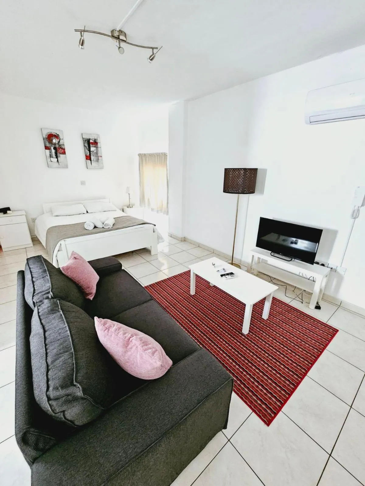 TV and multimedia in Stephanie City Apartments