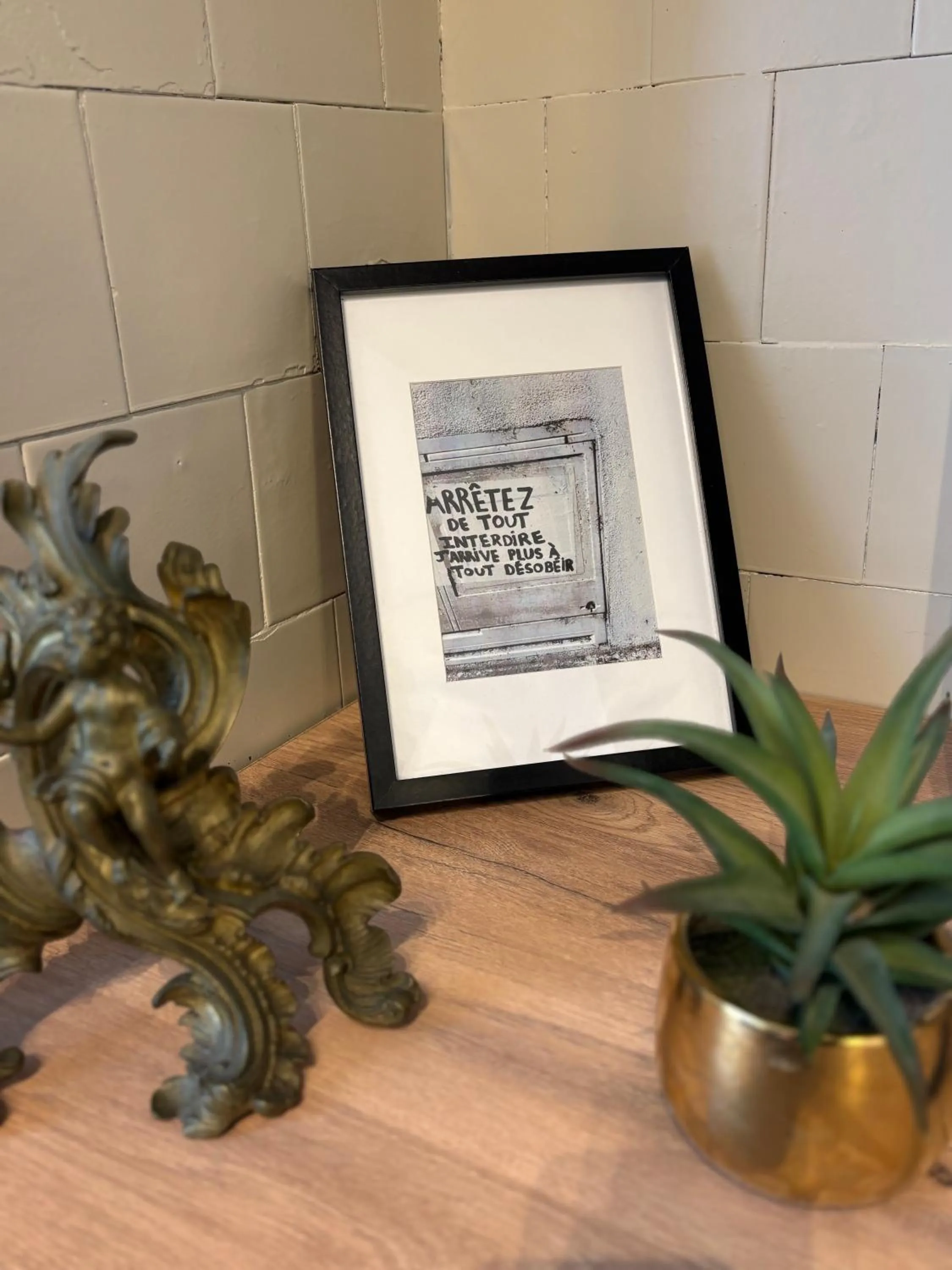 Decorative detail in Mas de L'isle