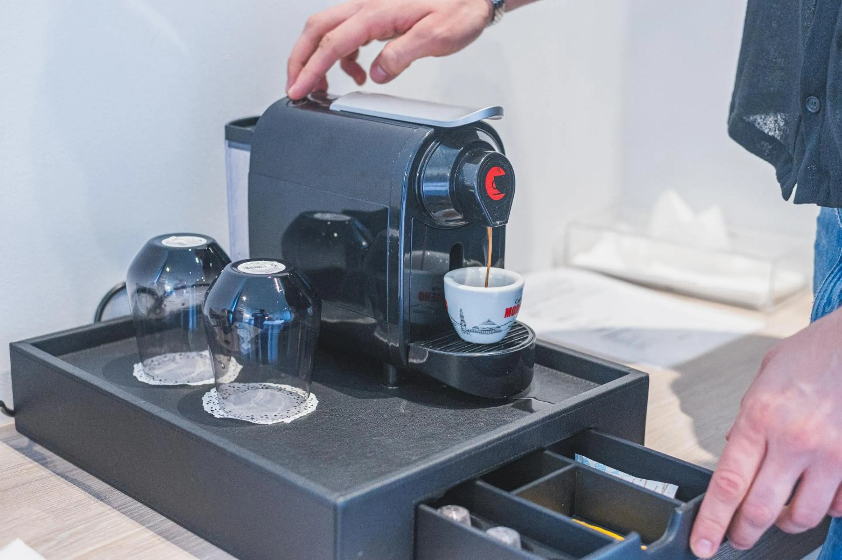Coffee/tea facilities in Downtown Suites by Athens Tower