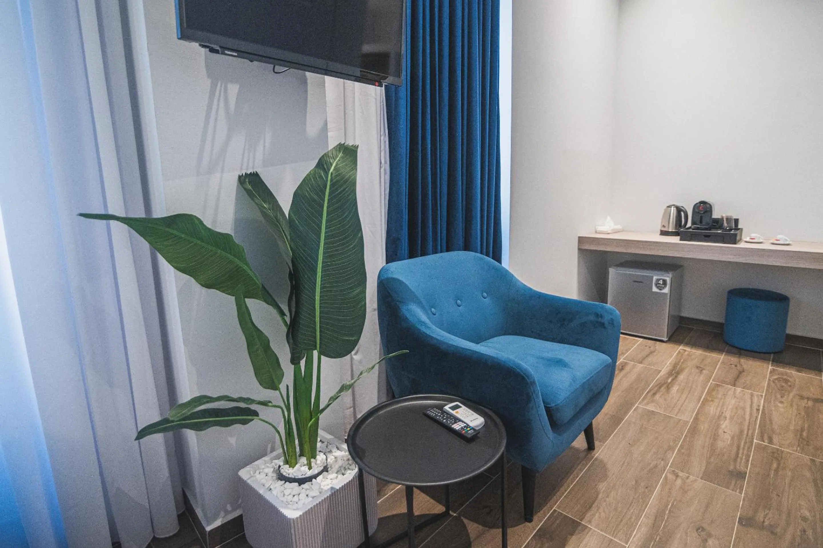 Seating area in Downtown Suites by Athens Tower