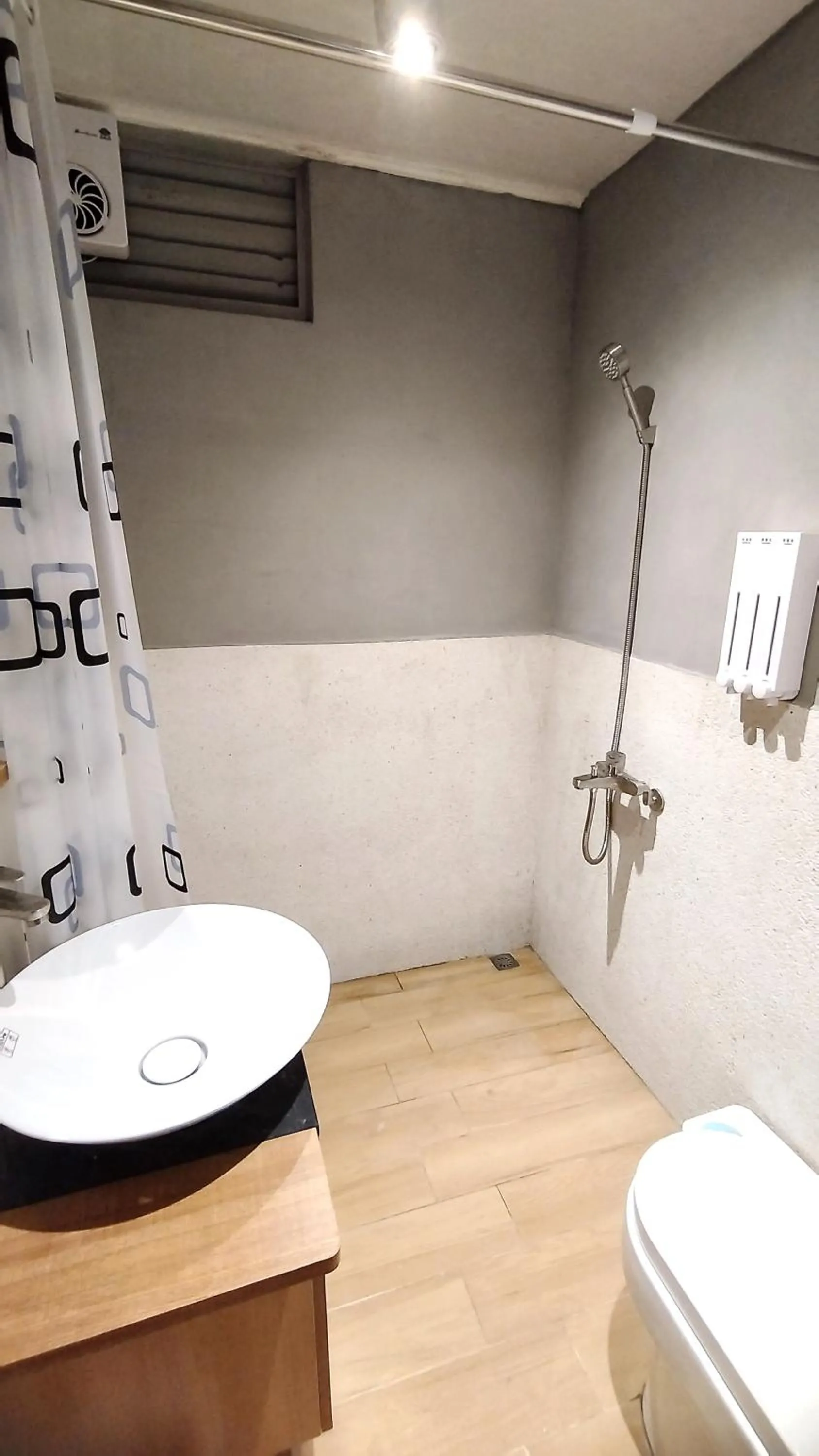 Toilet in Old Place Hostel