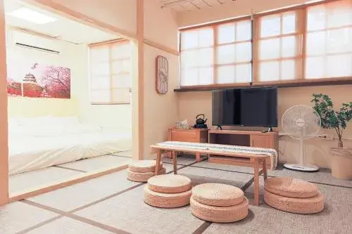Quadruple Room with Garden View in Old Place Hostel Quadruple Room with Garden View in Old Place Hostel