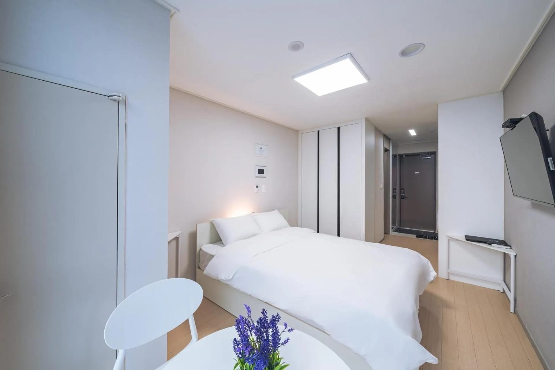 Photo of the whole room, Bed in Chuncheon Bella Residence