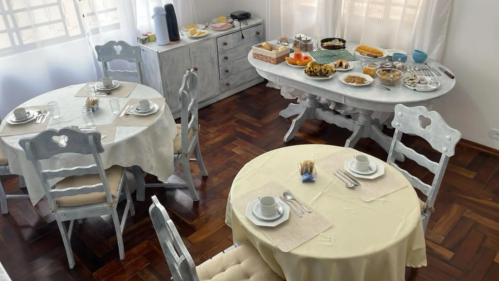 Restaurant/places to eat in Residencia Dago Suítes