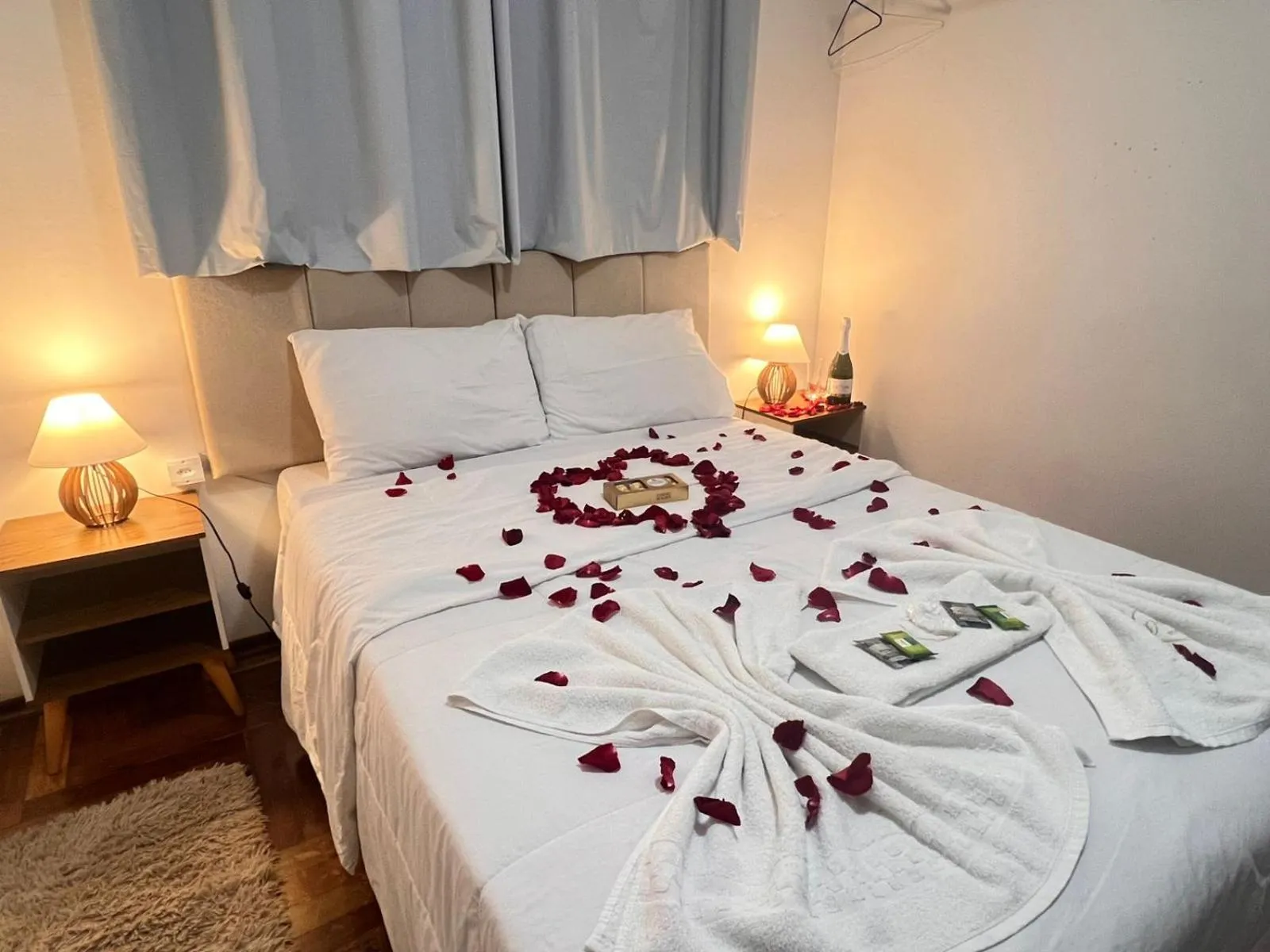 Photo of the whole room, Bed in Residencia Dago Suítes